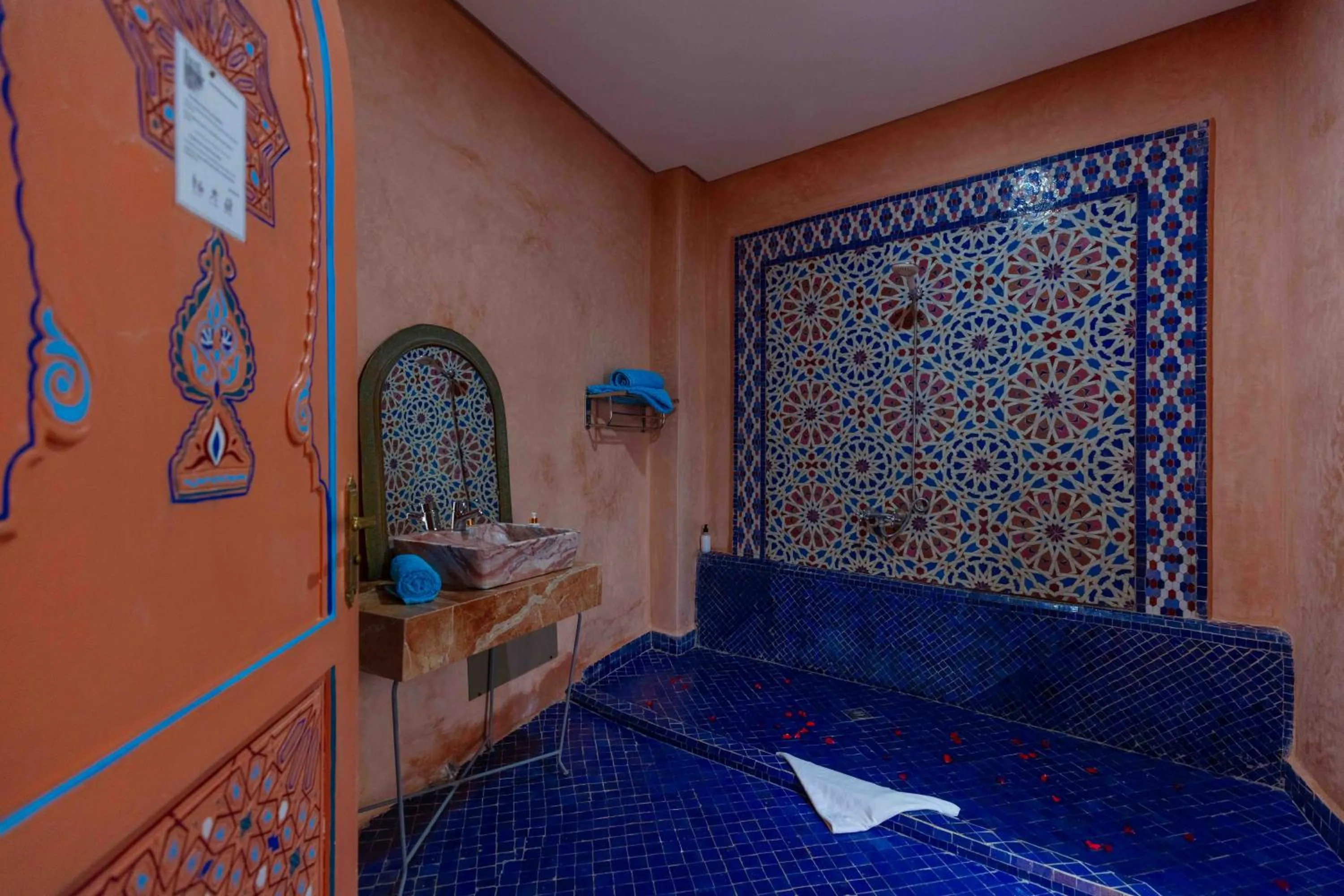Bed in Riad Zinoun & Spa 11 Rooms