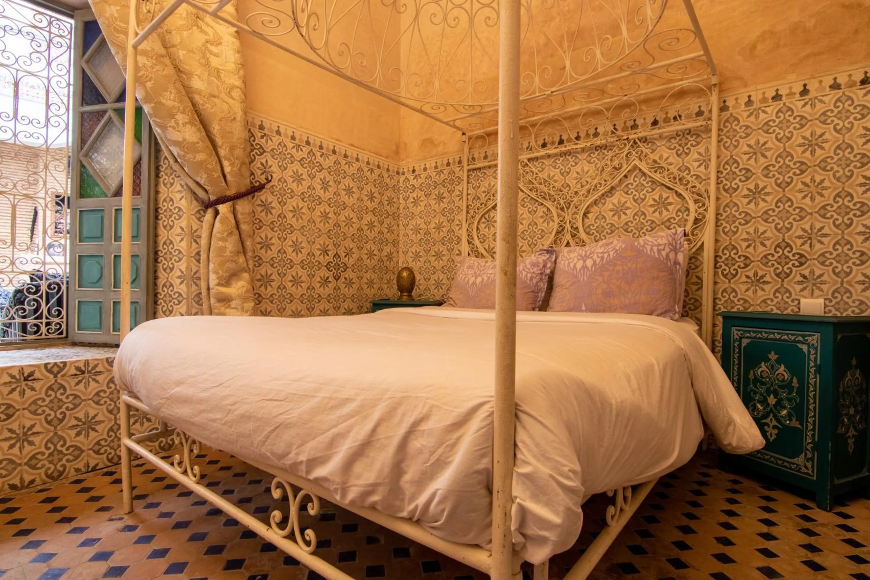 Bed in Riad Zinoun & Spa 11 Rooms