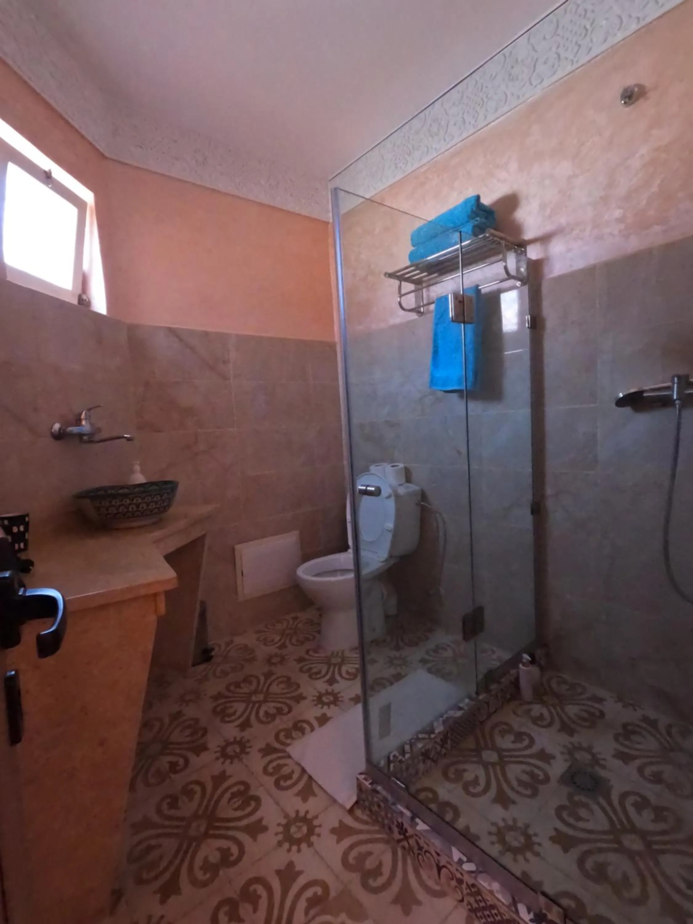 Shower in Riad Zinoun & Spa 11 Rooms