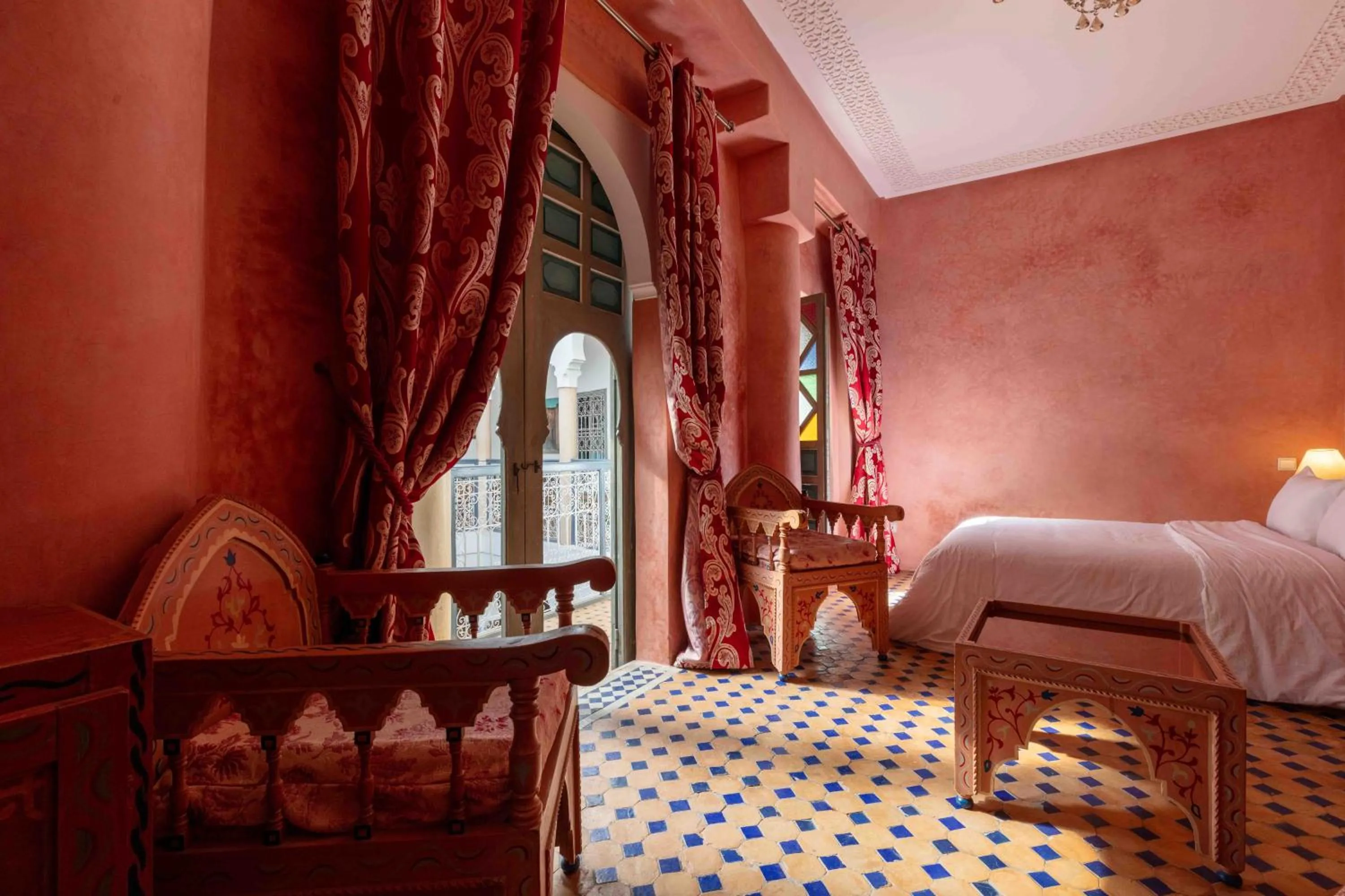 Bed in Riad Zinoun & Spa 11 Rooms