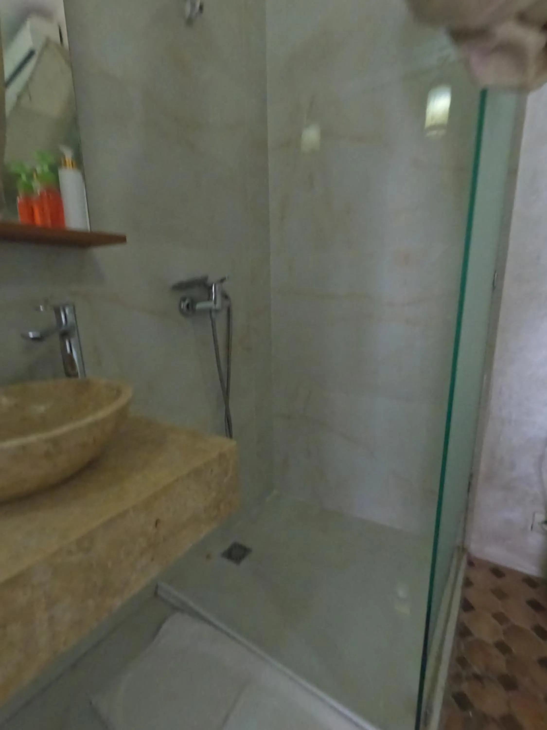 Shower in Riad Zinoun & Spa 11 Rooms