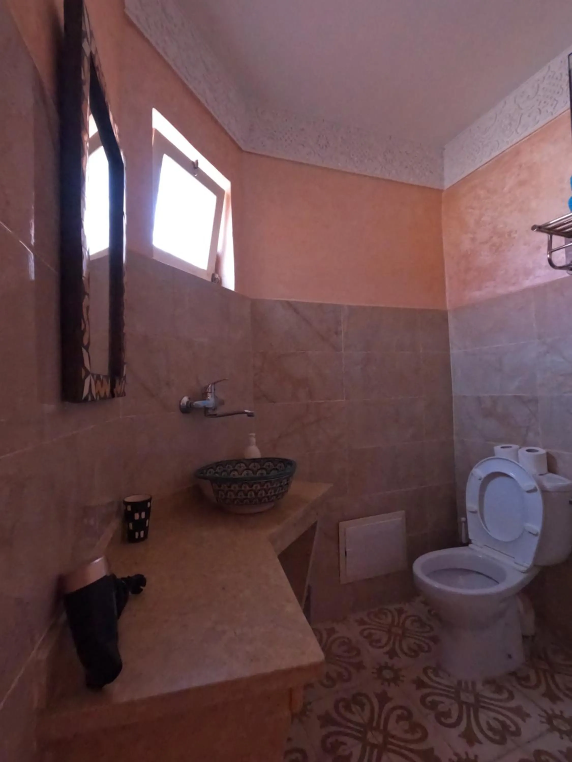 Shower in Riad Zinoun & Spa 11 Rooms