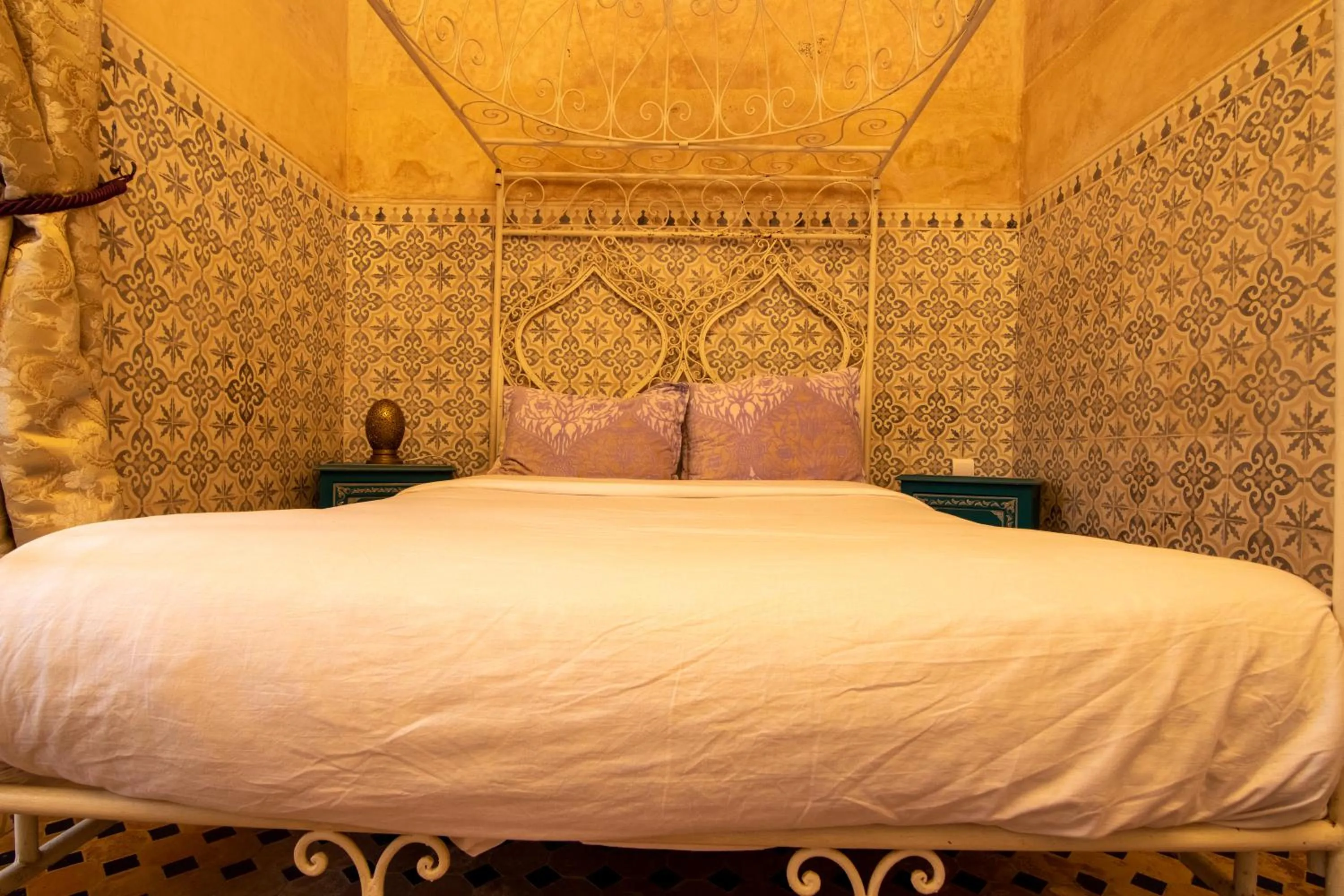 Bed in Riad Zinoun & Spa 11 Rooms