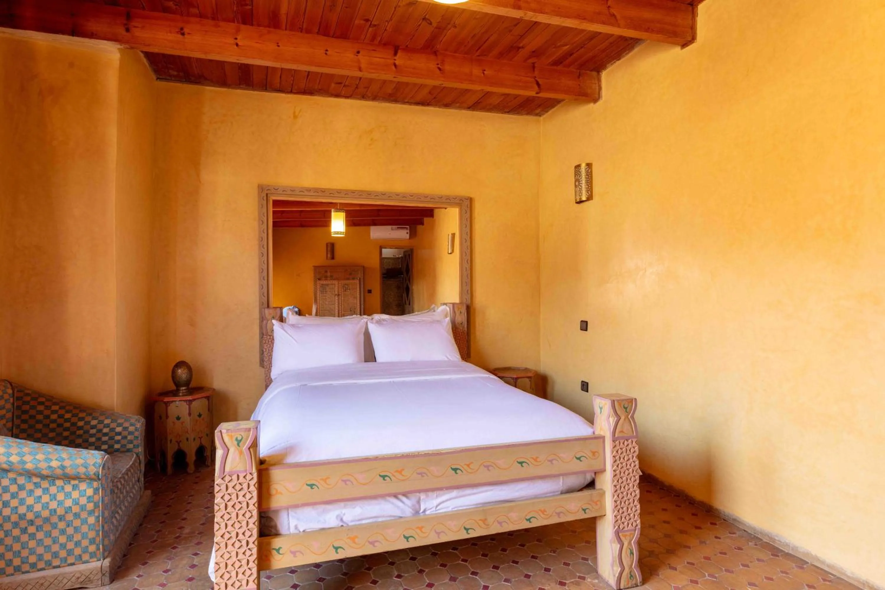 Bed in Riad Zinoun & Spa 11 Rooms