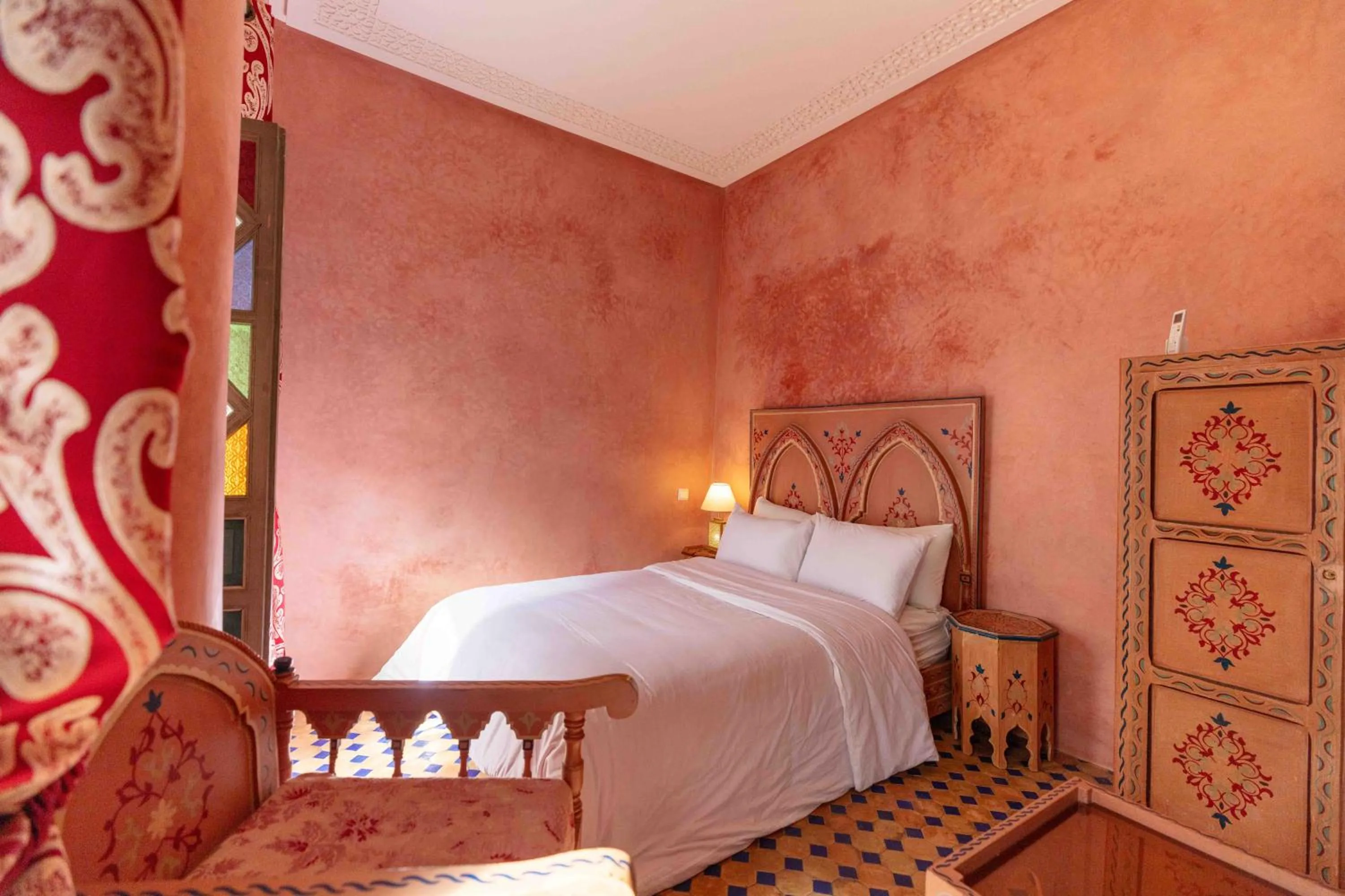 Bed in Riad Zinoun & Spa 11 Rooms