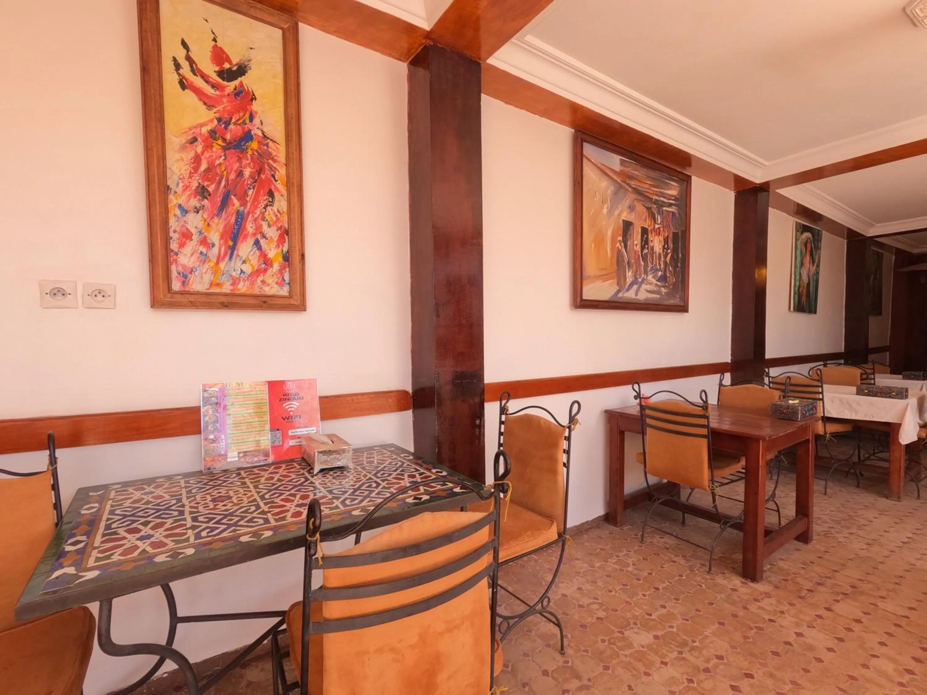 Restaurant/places to eat in Riad Zinoun & Spa 11 Rooms