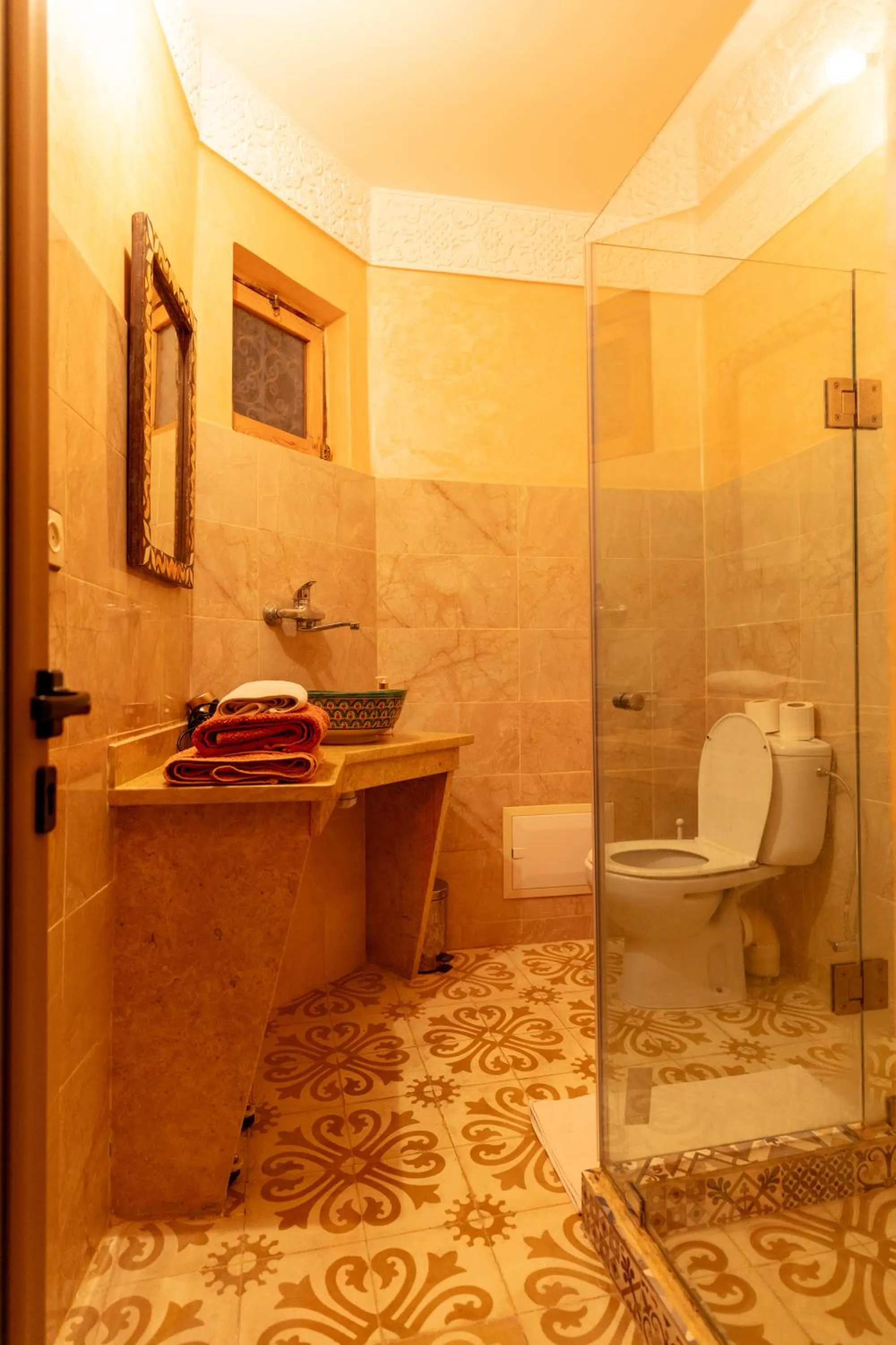 Shower in Riad Zinoun & Spa 11 Rooms