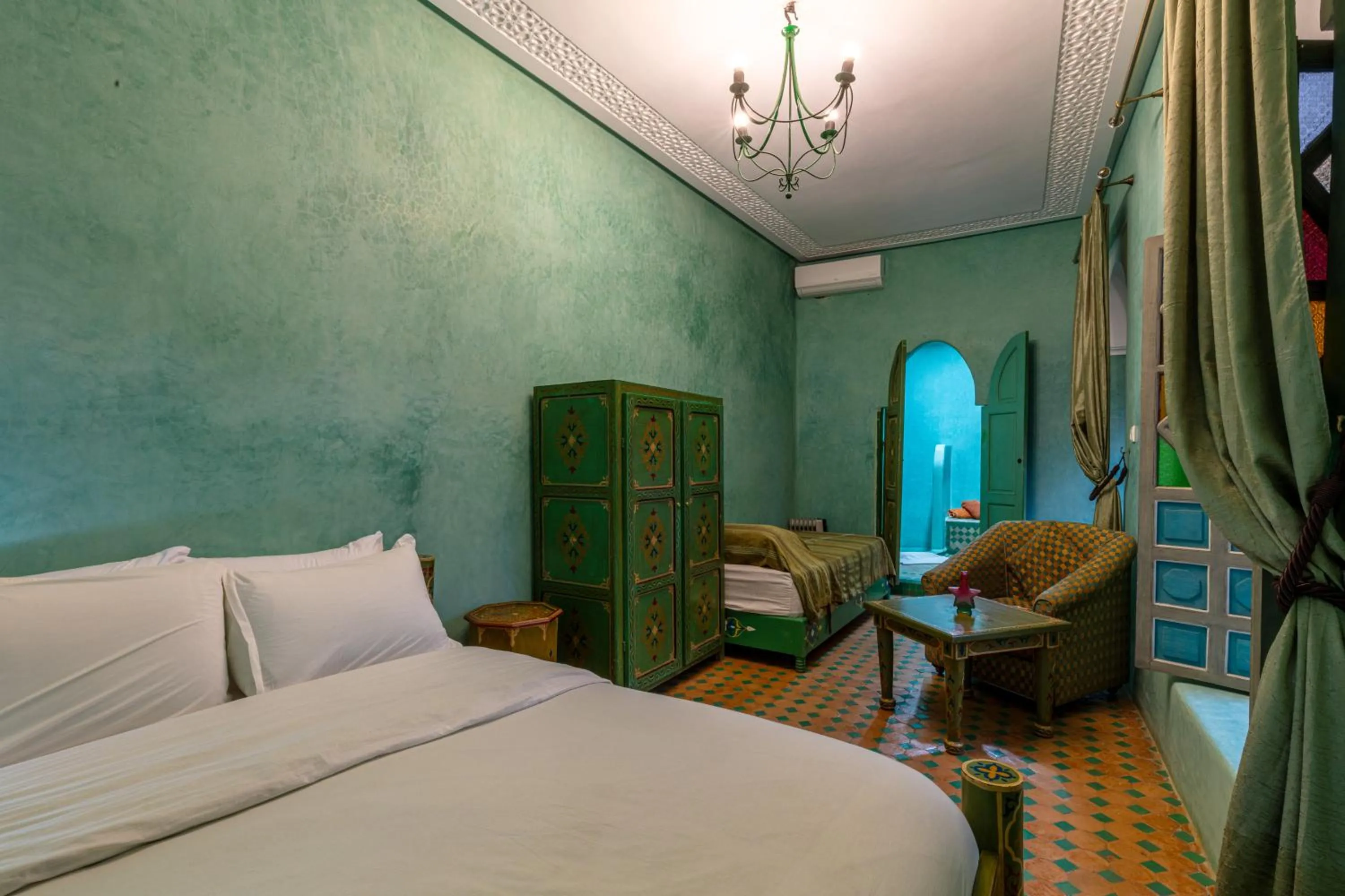 Bed in Riad Zinoun & Spa 11 Rooms