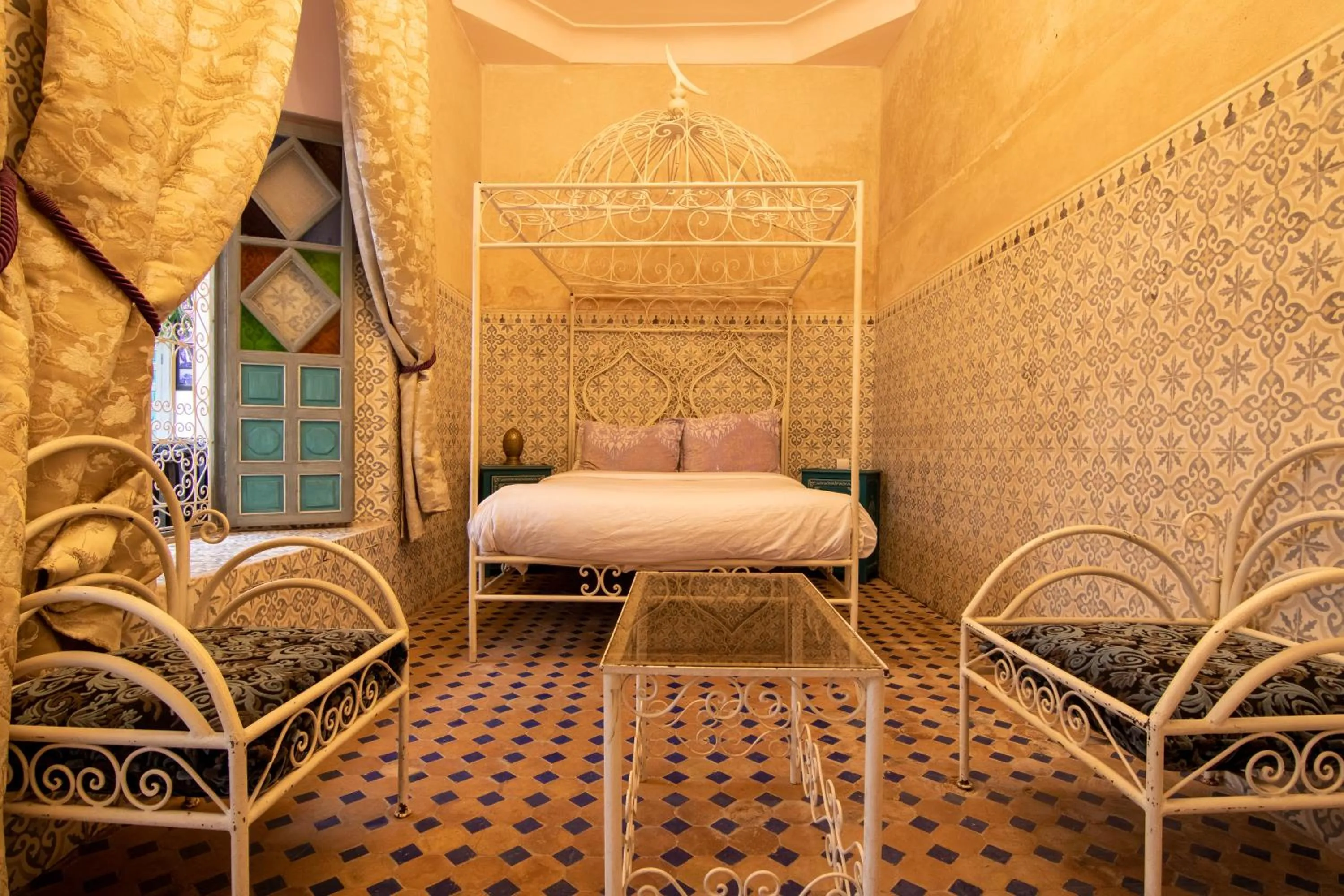 Bed in Riad Zinoun & Spa 11 Rooms