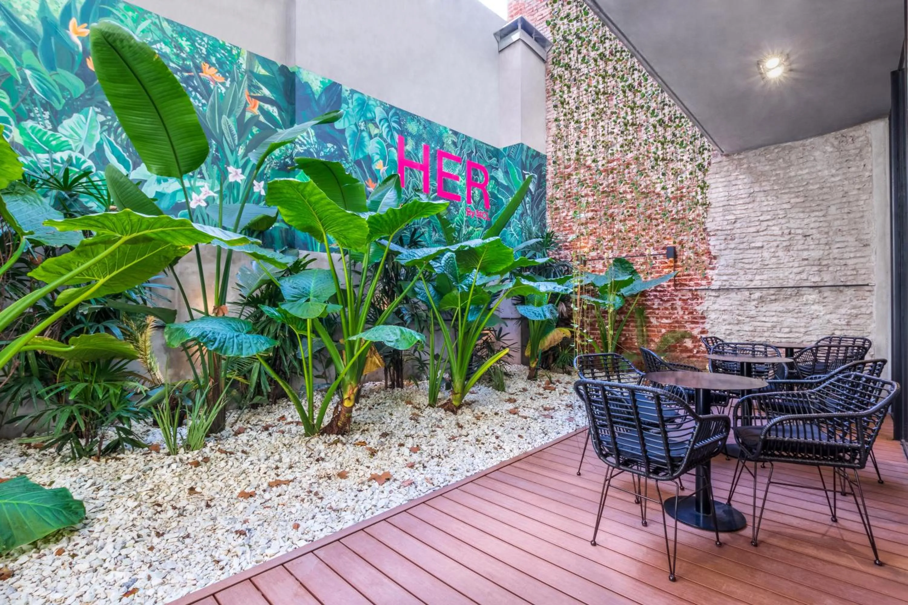 Garden in Deluxe Apartments in Palermo - by BueRentals