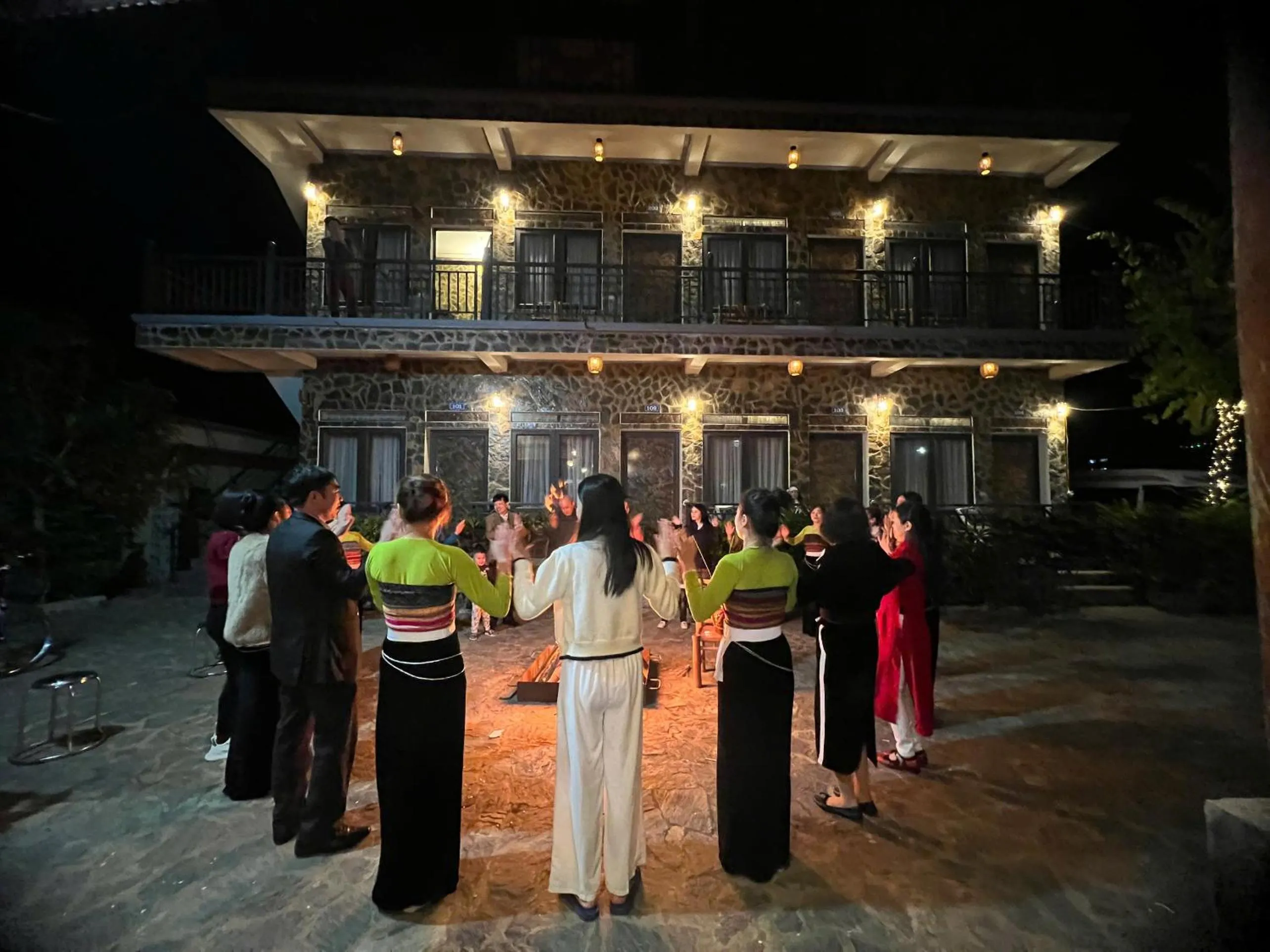 Guests in Mai Châu Happy House