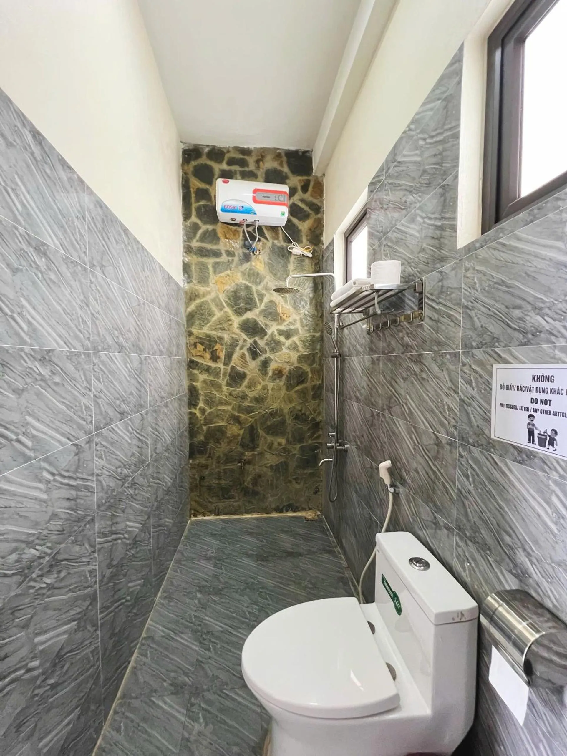 Toilet in Mai Châu Happy House