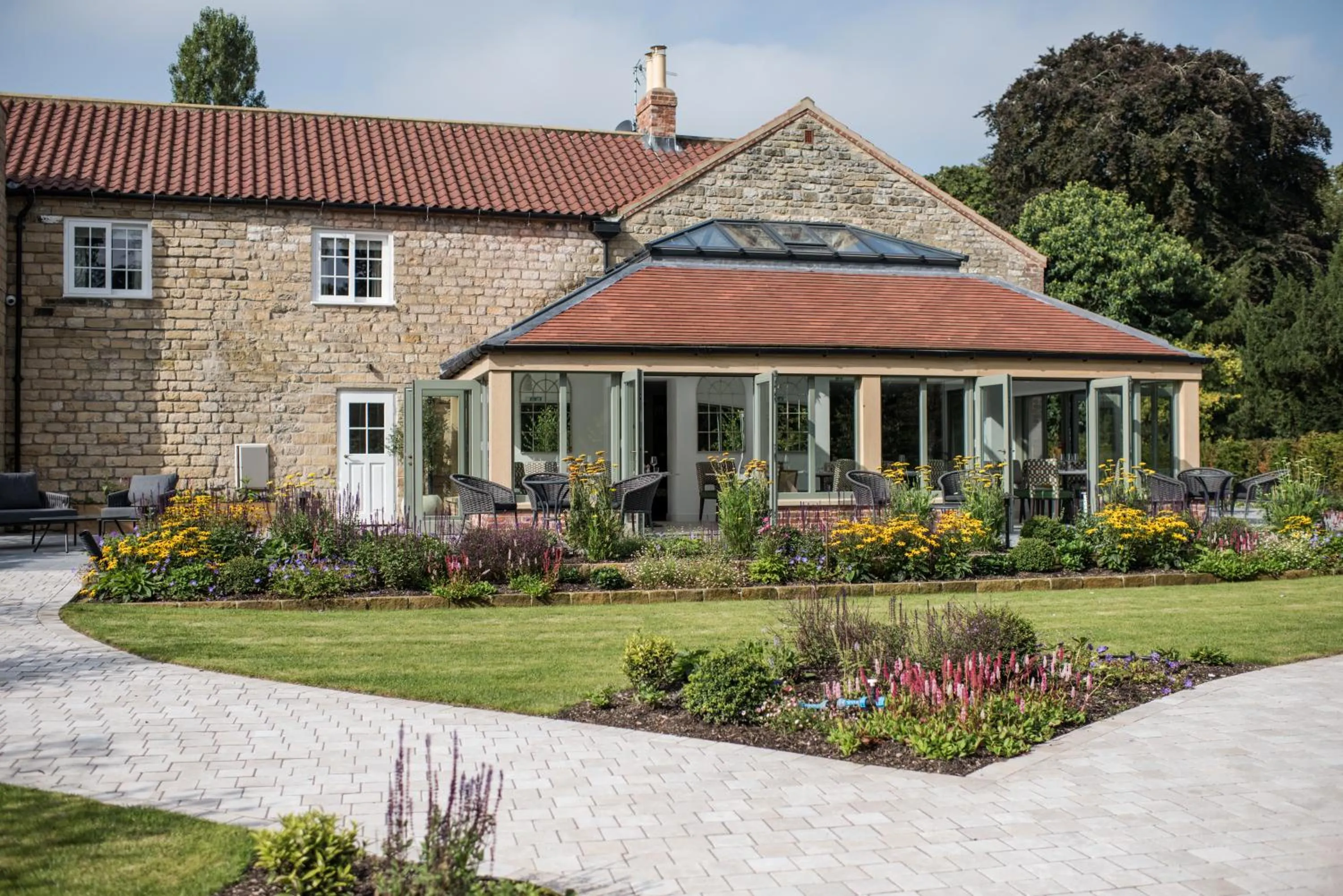 Garden in Dewars Restaurant and Rooms