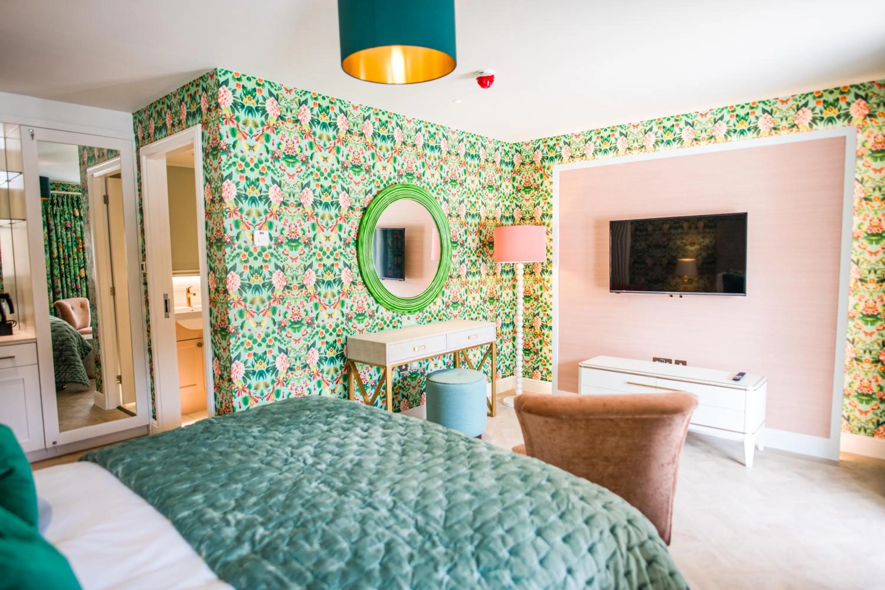 Bed in Dewars Restaurant and Rooms