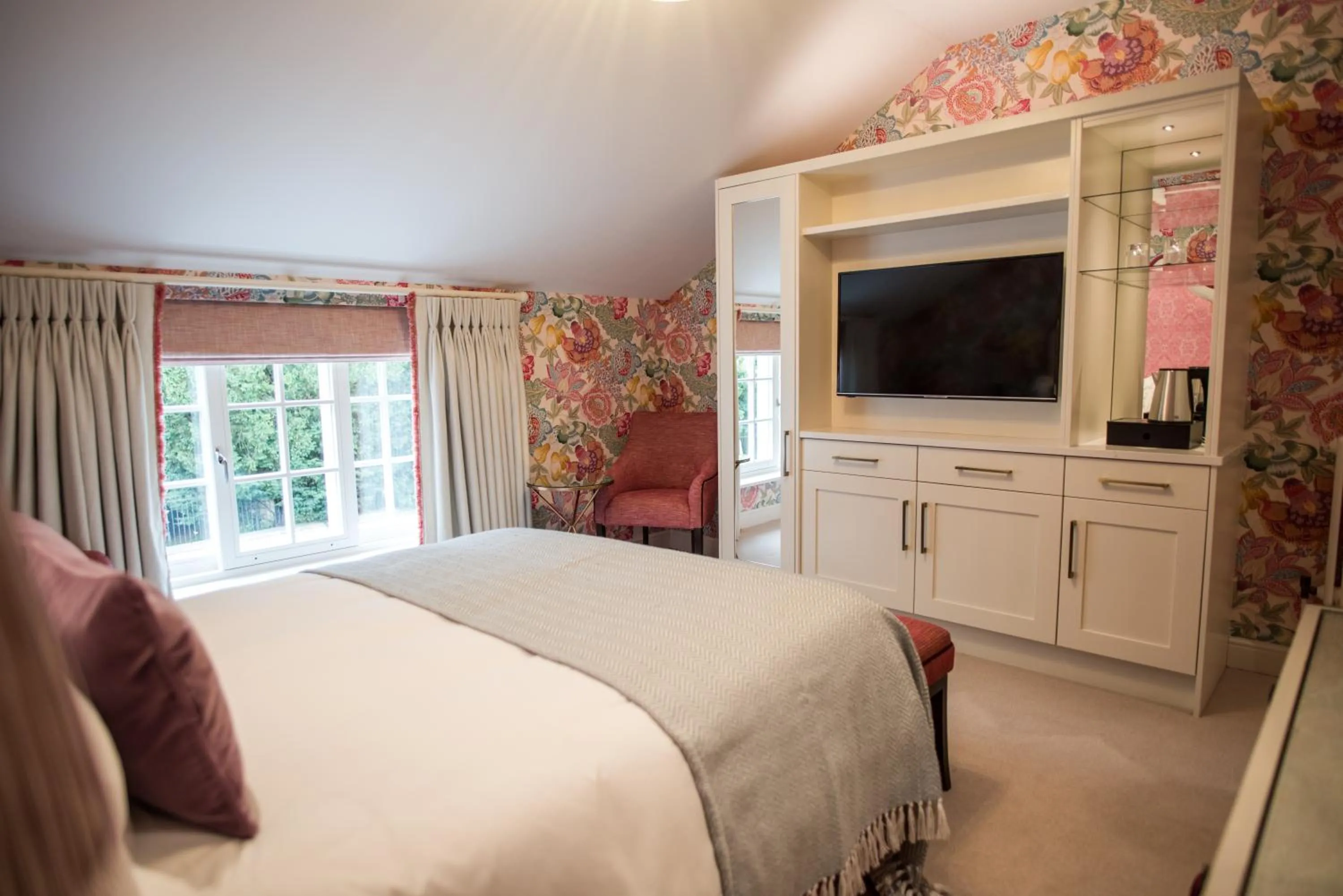 Bed in Dewars Restaurant and Rooms