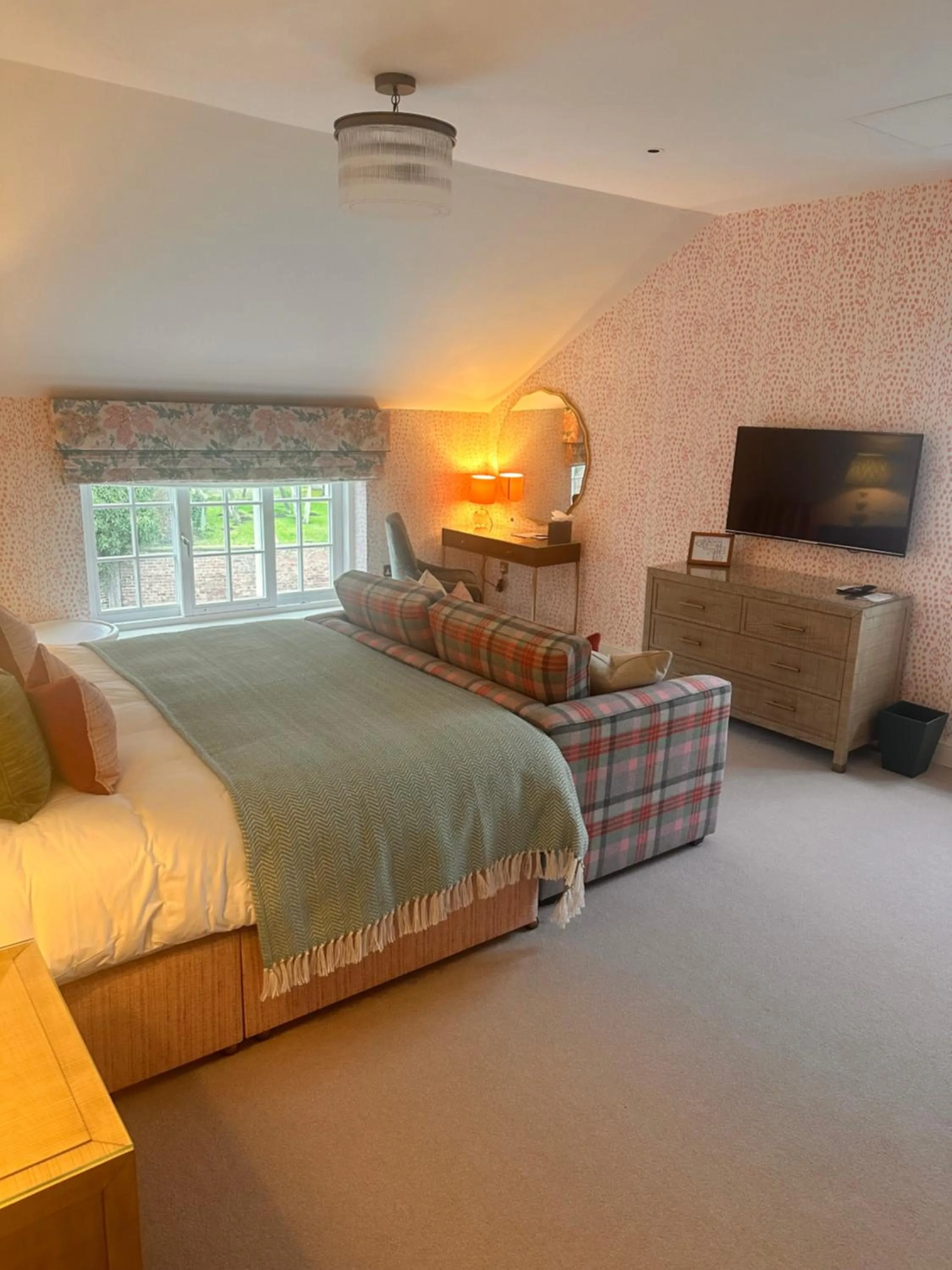 Bed in Dewars Restaurant and Rooms