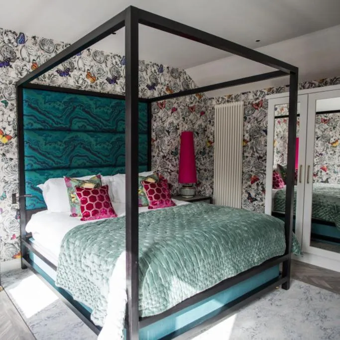 Bed in Dewars Restaurant and Rooms