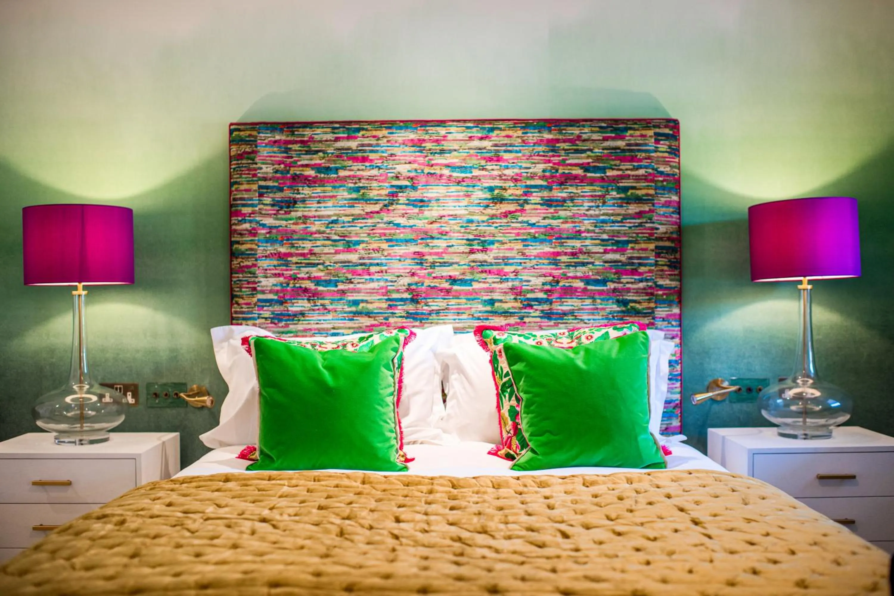 Bed in Dewars Restaurant and Rooms