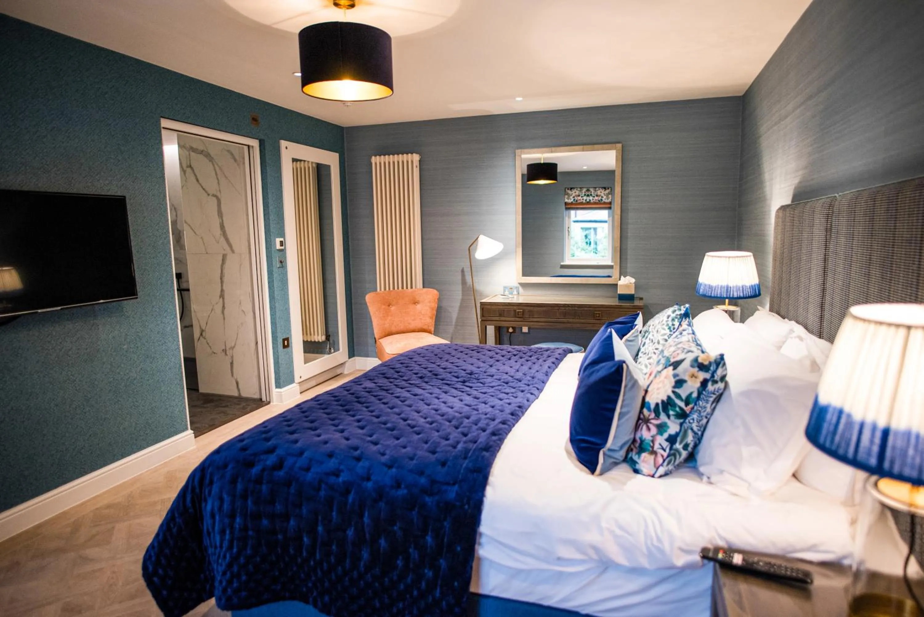 Bed in Dewars Restaurant and Rooms