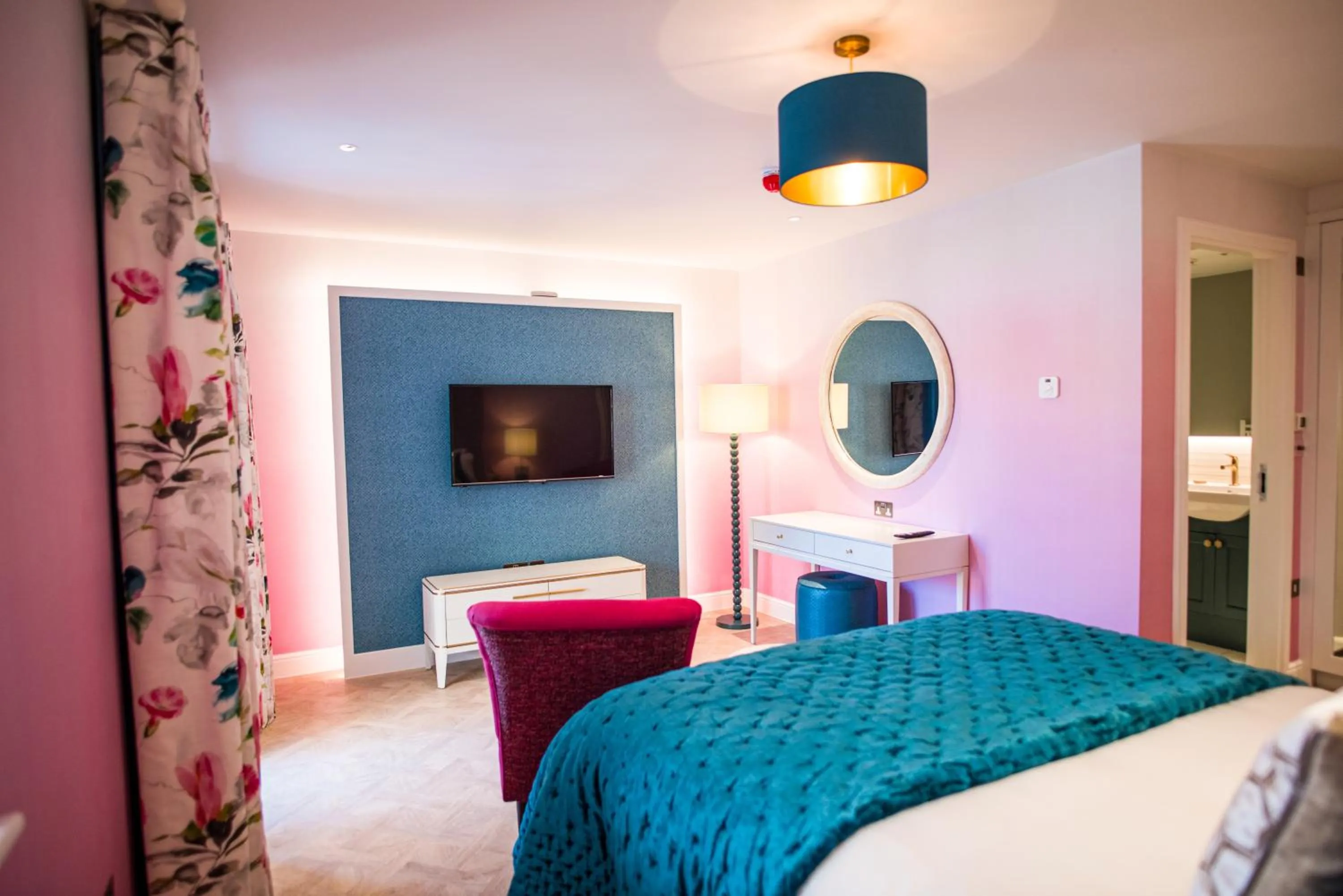 Bed in Dewars Restaurant and Rooms