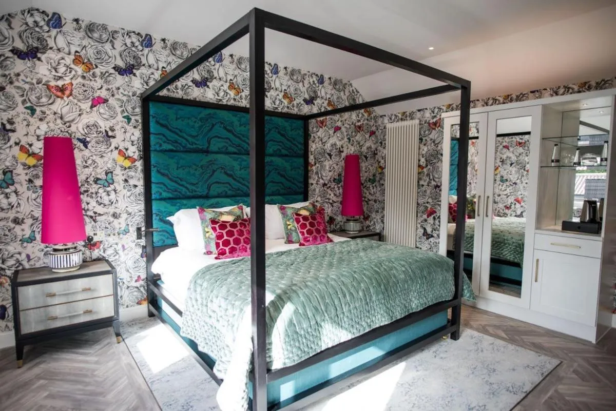 Bed in Dewars Restaurant and Rooms