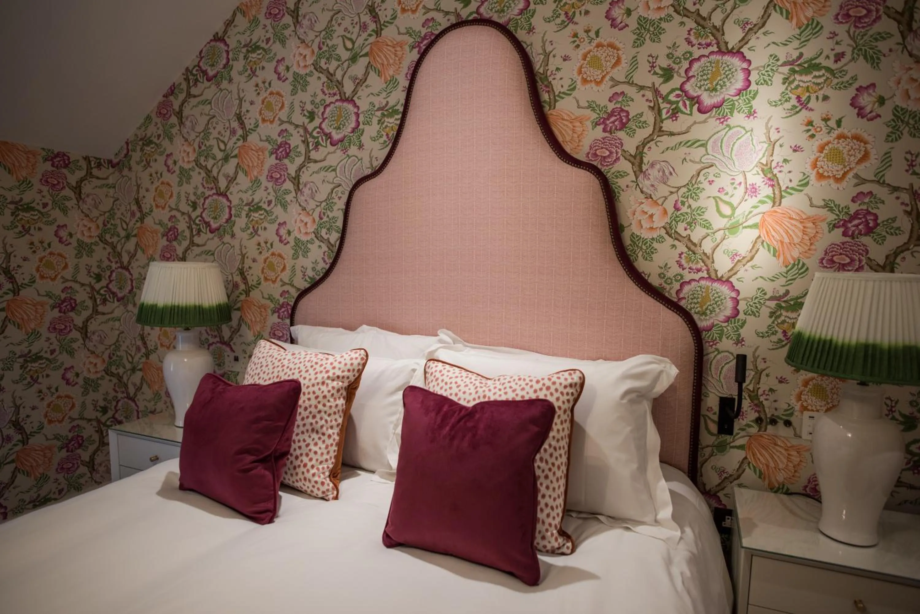 Bed in Dewars Restaurant and Rooms