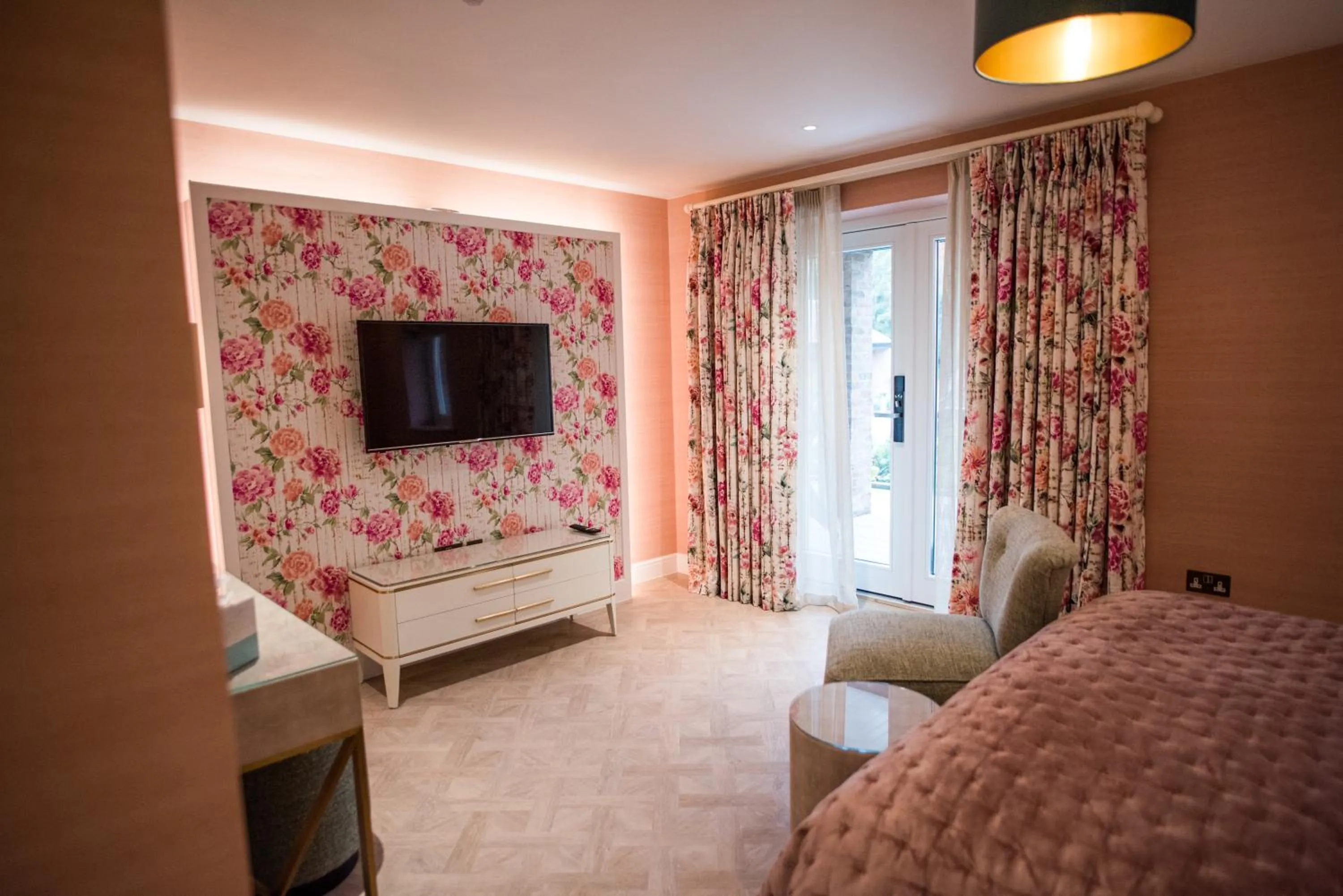 Bed in Dewars Restaurant and Rooms