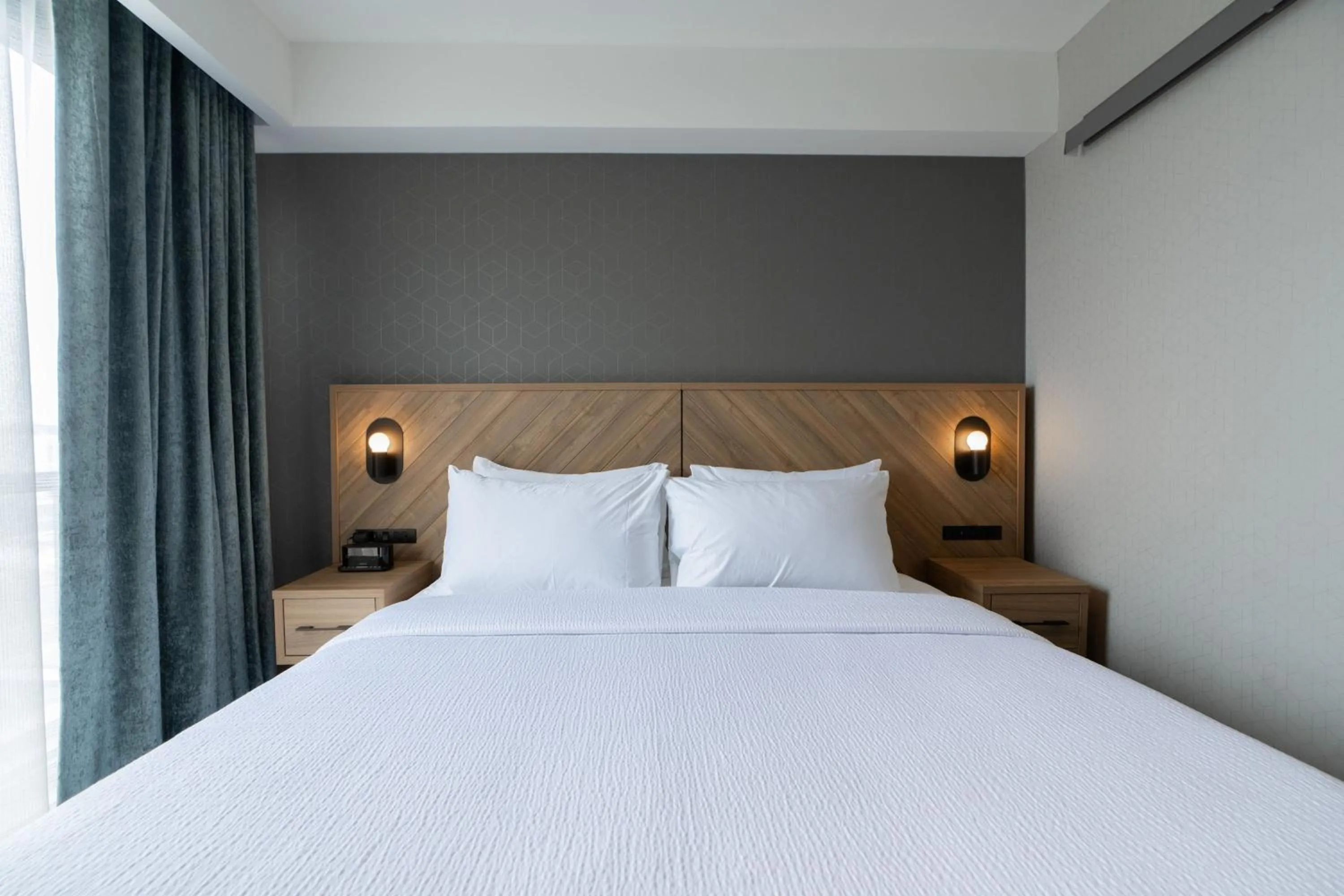 Photo of the whole room, Bed in Sandman Signature Dartmouth Hotel & Suites