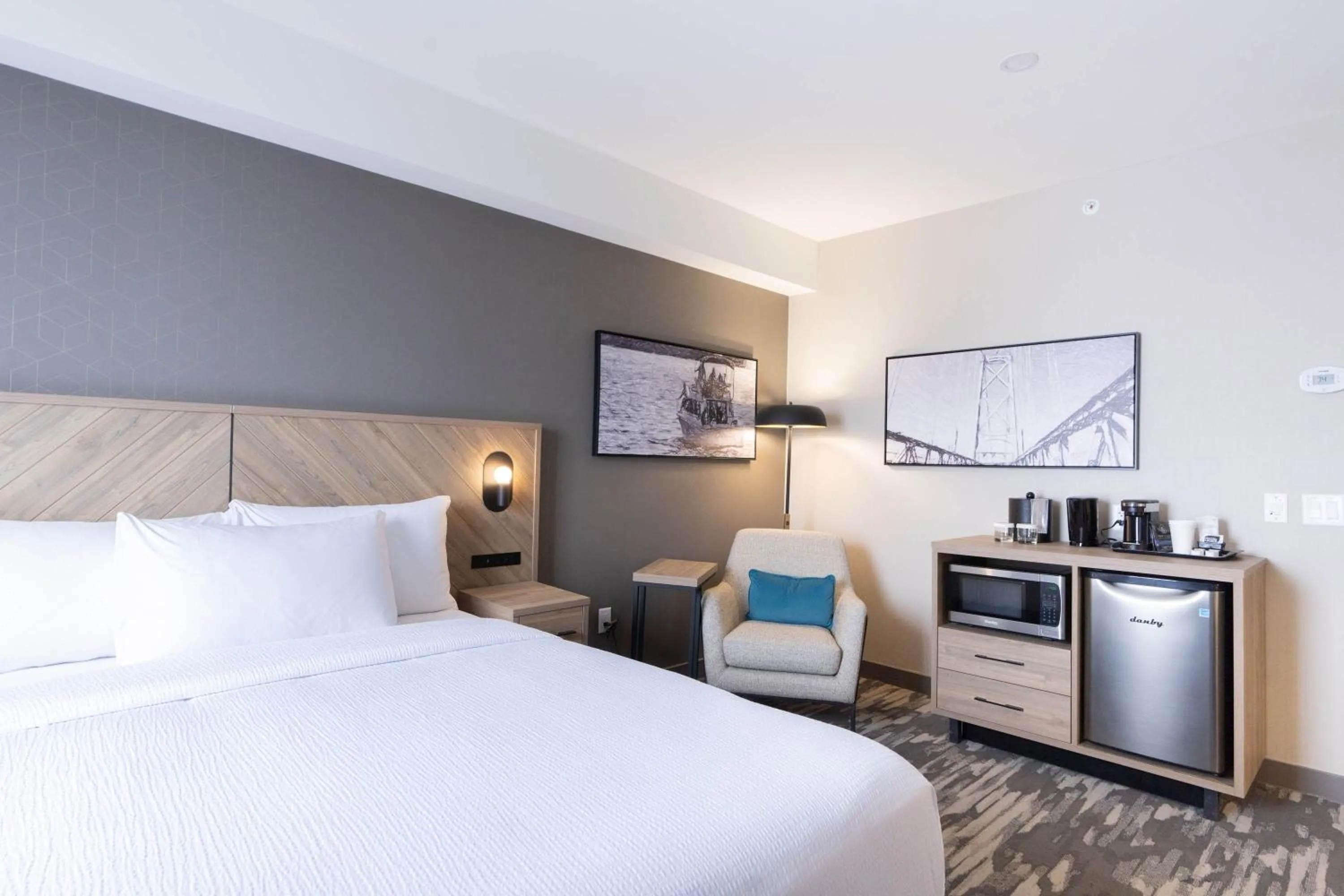 Photo of the whole room, Bed in Sandman Signature Dartmouth Hotel & Suites