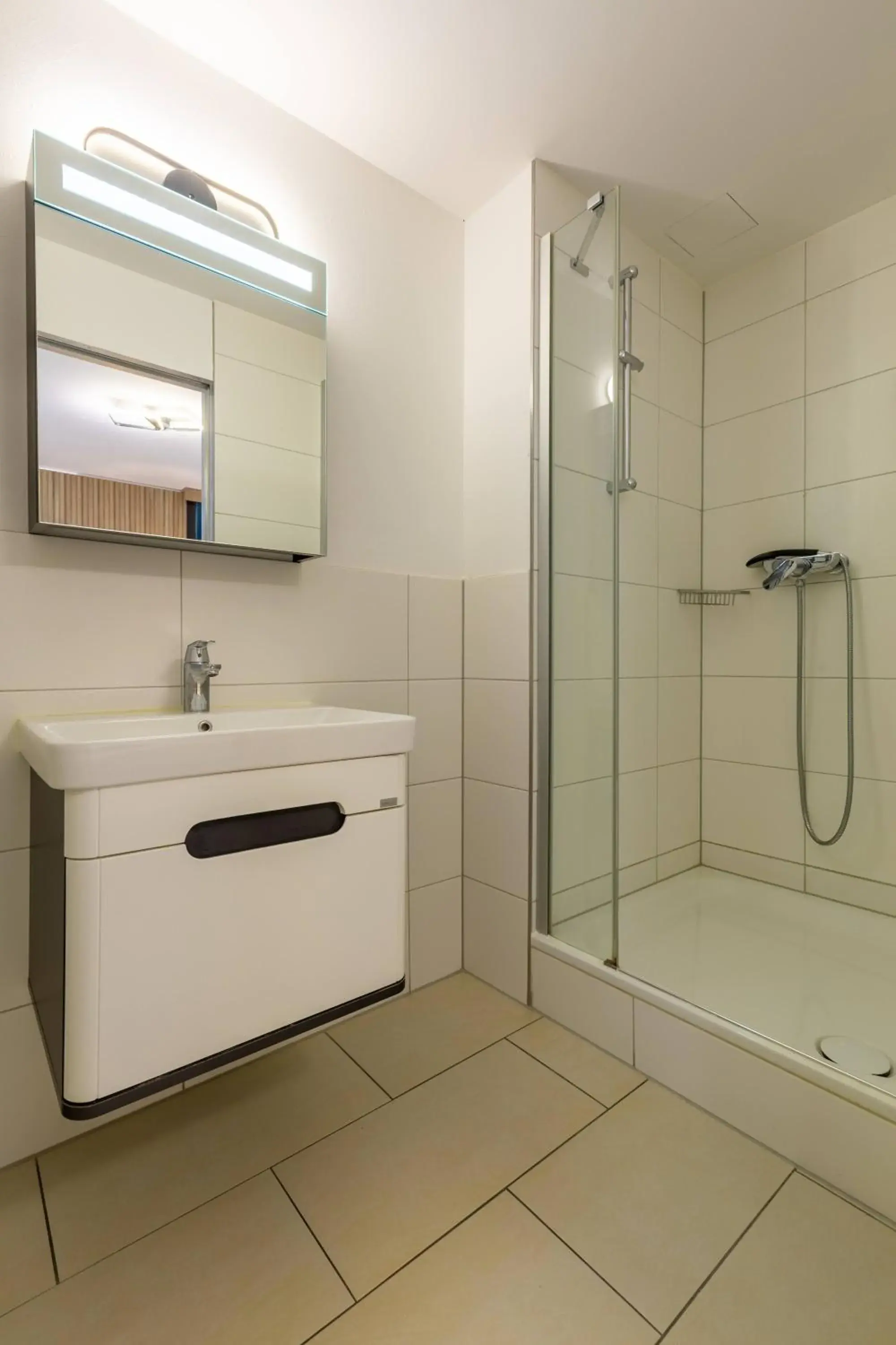 Economy Triple Room with Shared Bathroom in Nani City Hotel Self Check-In Economy Triple Room with Shared Bathroom in Nani City Hotel Self Check-In