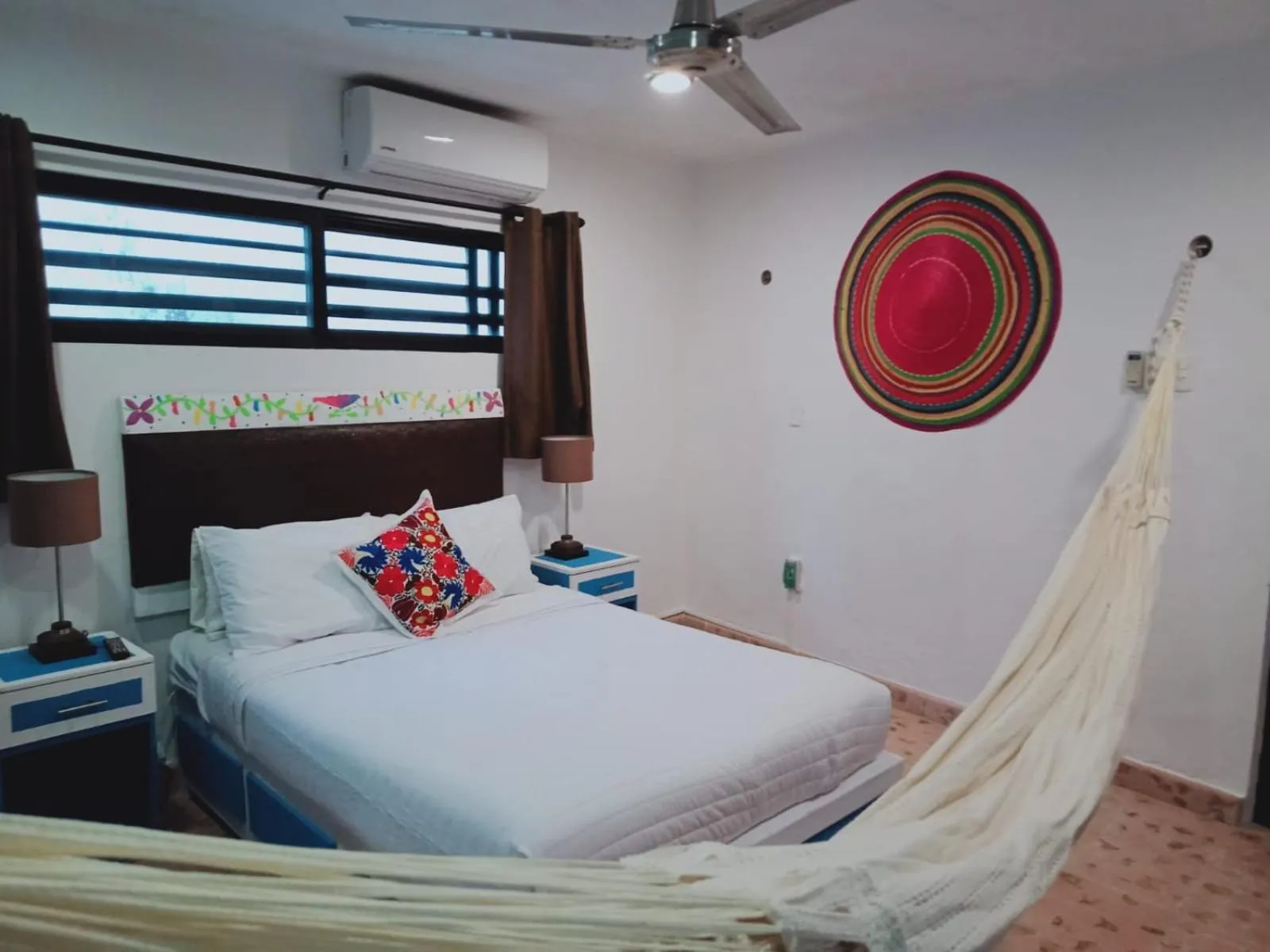 Bed in T´úubul K´iin Bed & Breakfast