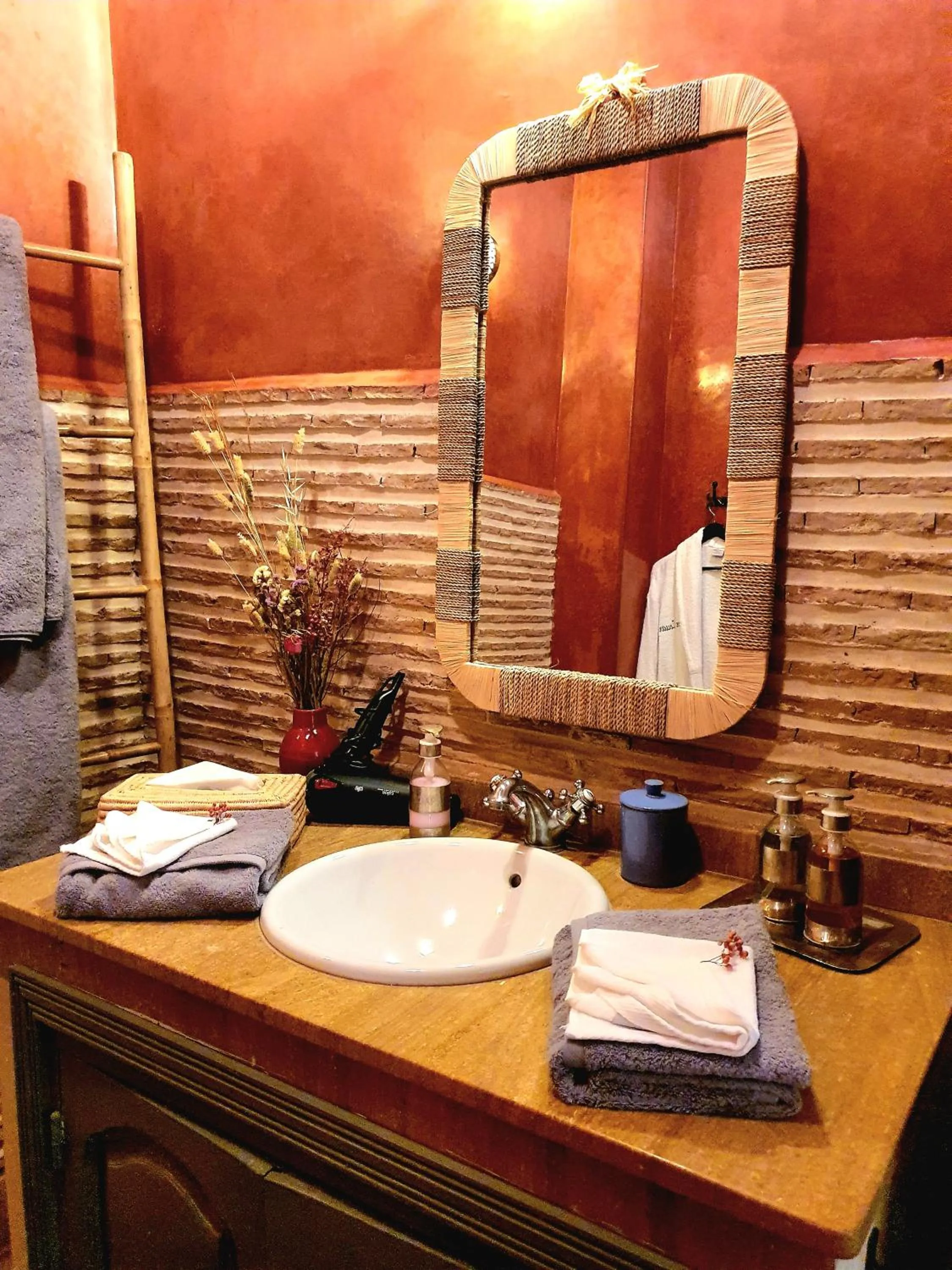 Bathroom in Riad Dar Zouar & Spa