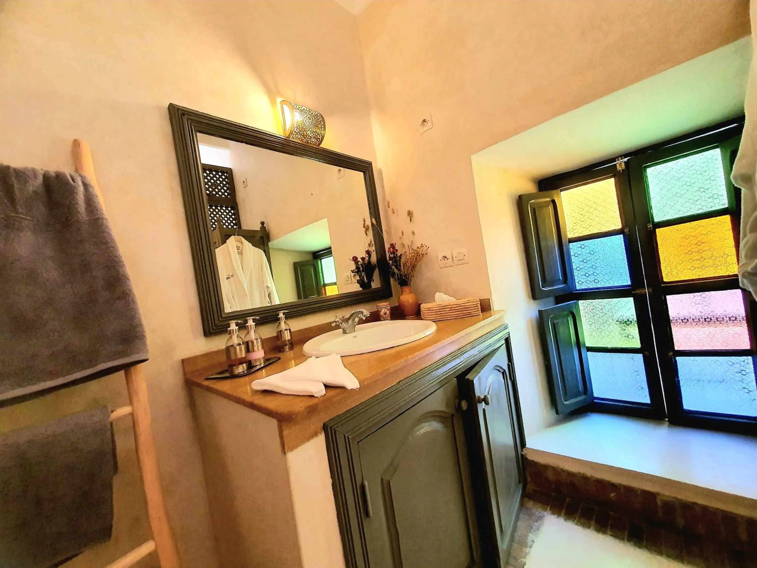 Bathroom in Riad Dar Zouar & Spa