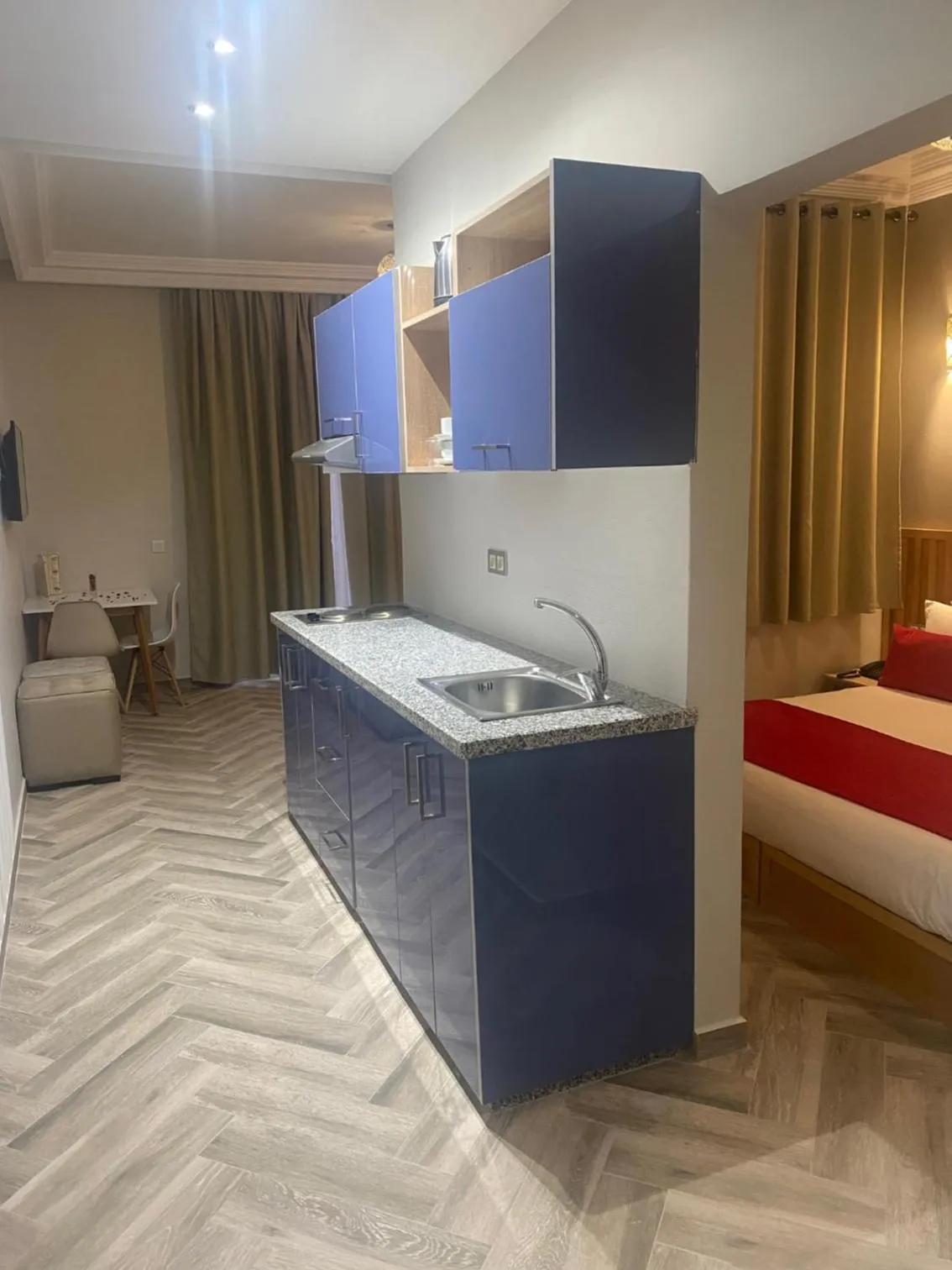 Kitchen or kitchenette, Bed in Golden Beach Appart'hotel