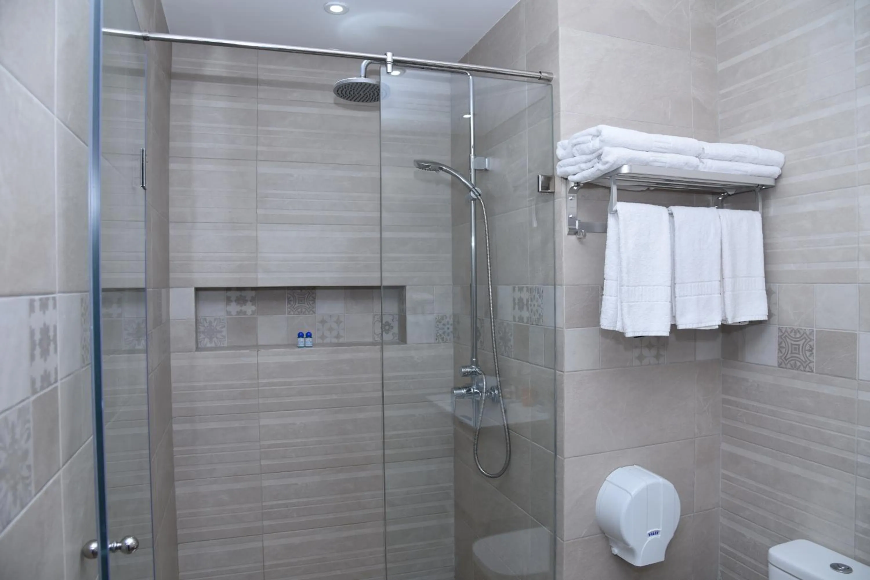 Bathroom in Golden Beach Appart'hotel