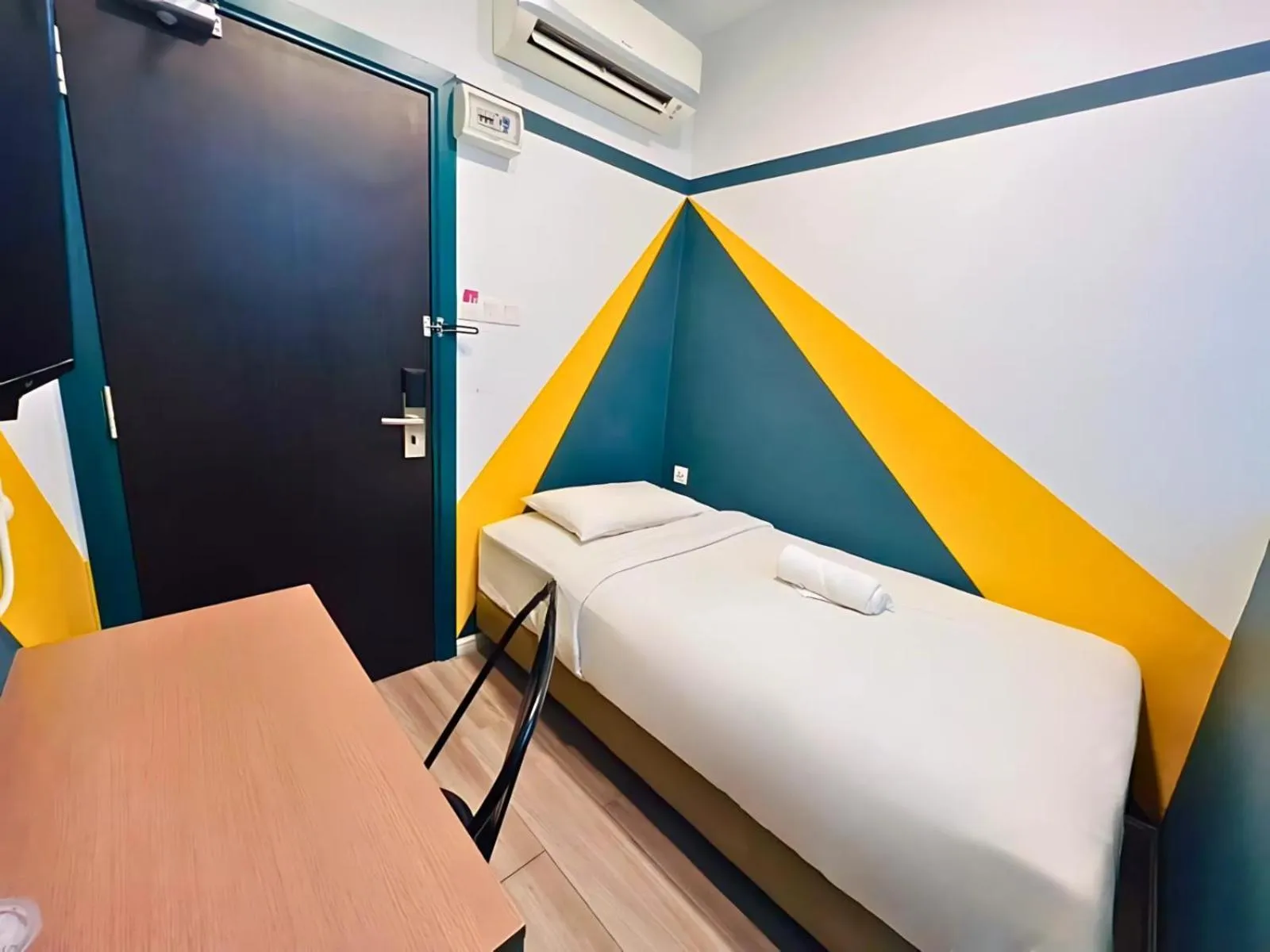 Bedroom, Bed in Smile Hotel Subang Airport