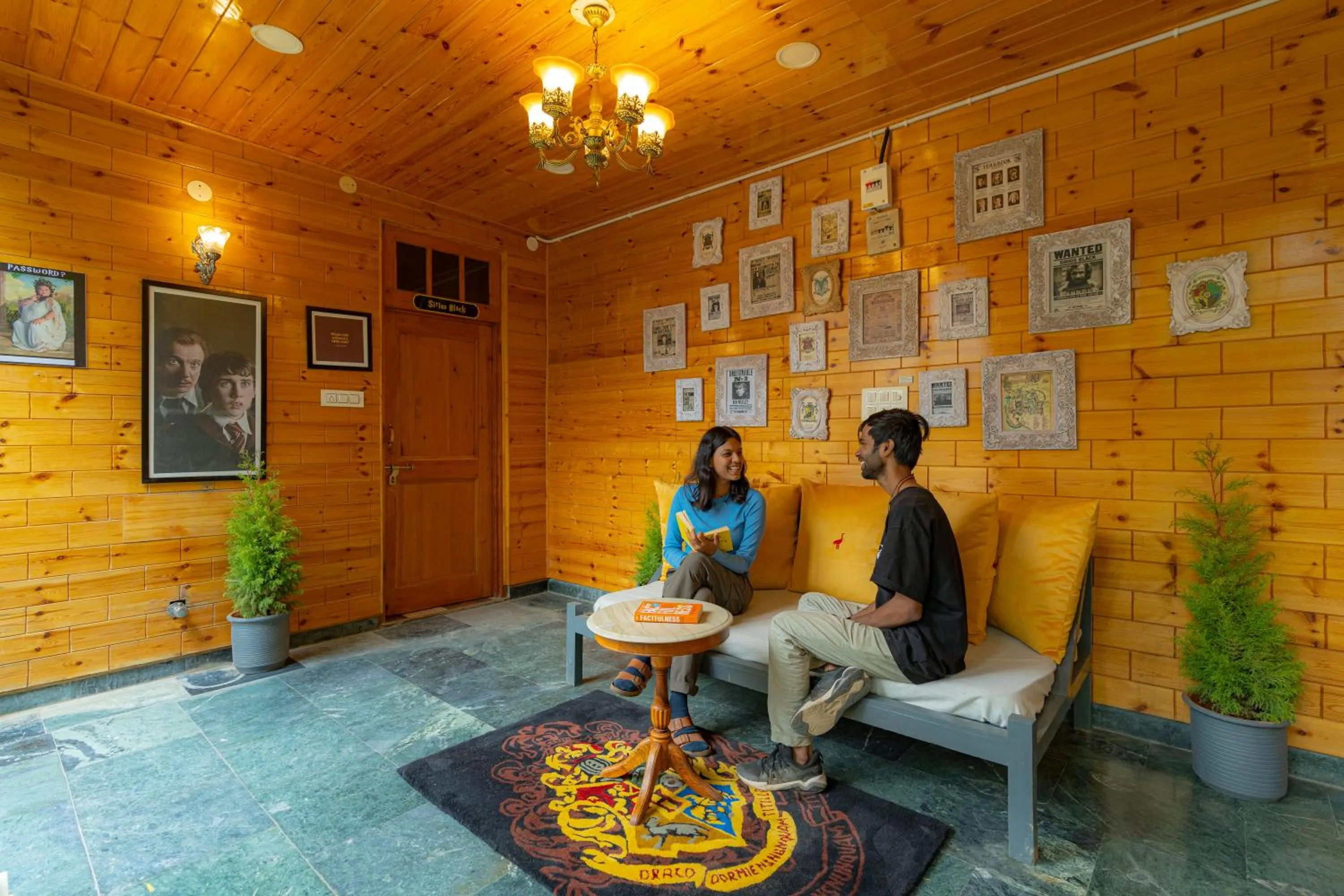 Living room in Whoopers Boutique Kasol