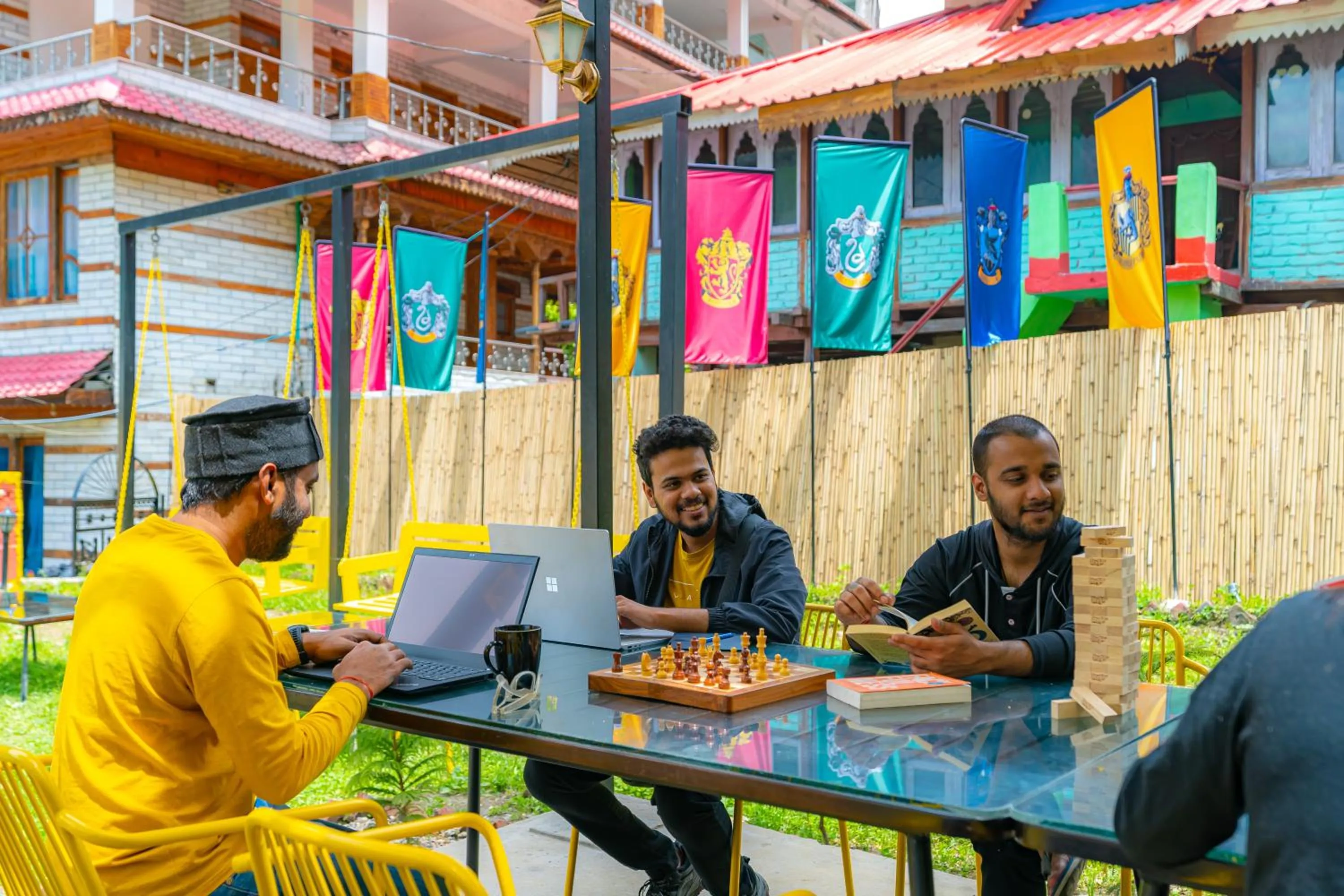 Restaurant/places to eat in Whoopers Boutique Kasol