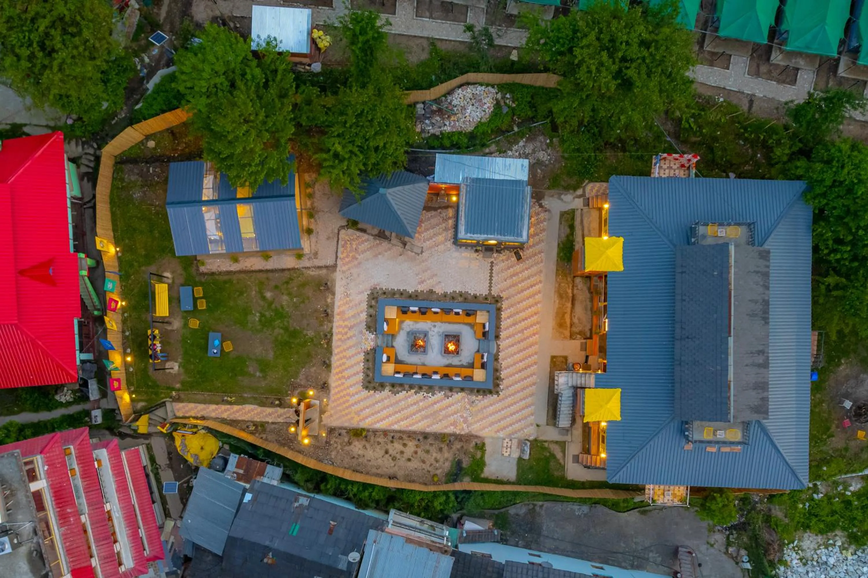 Property building in Whoopers Boutique Kasol