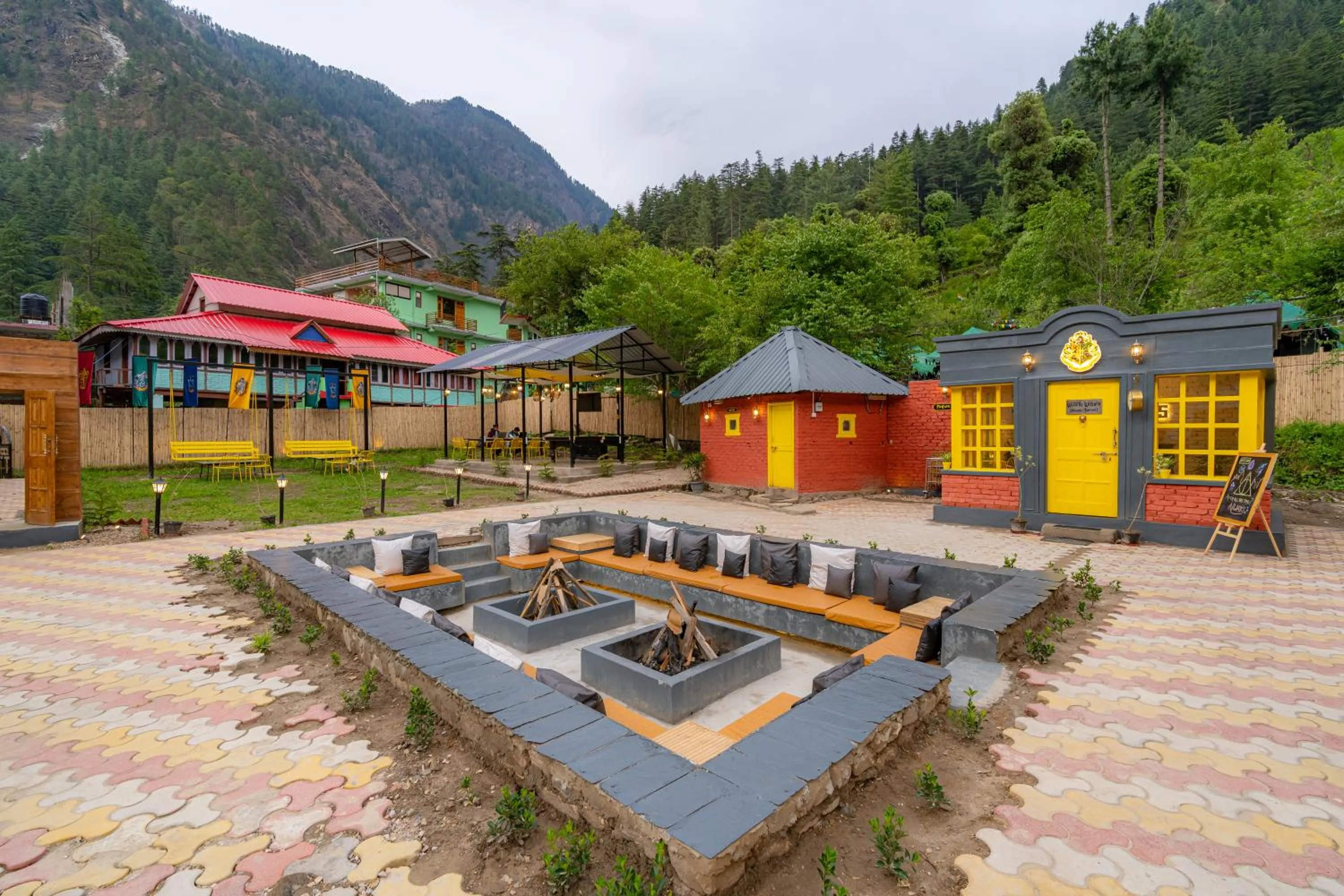 Garden view in Whoopers Boutique Kasol
