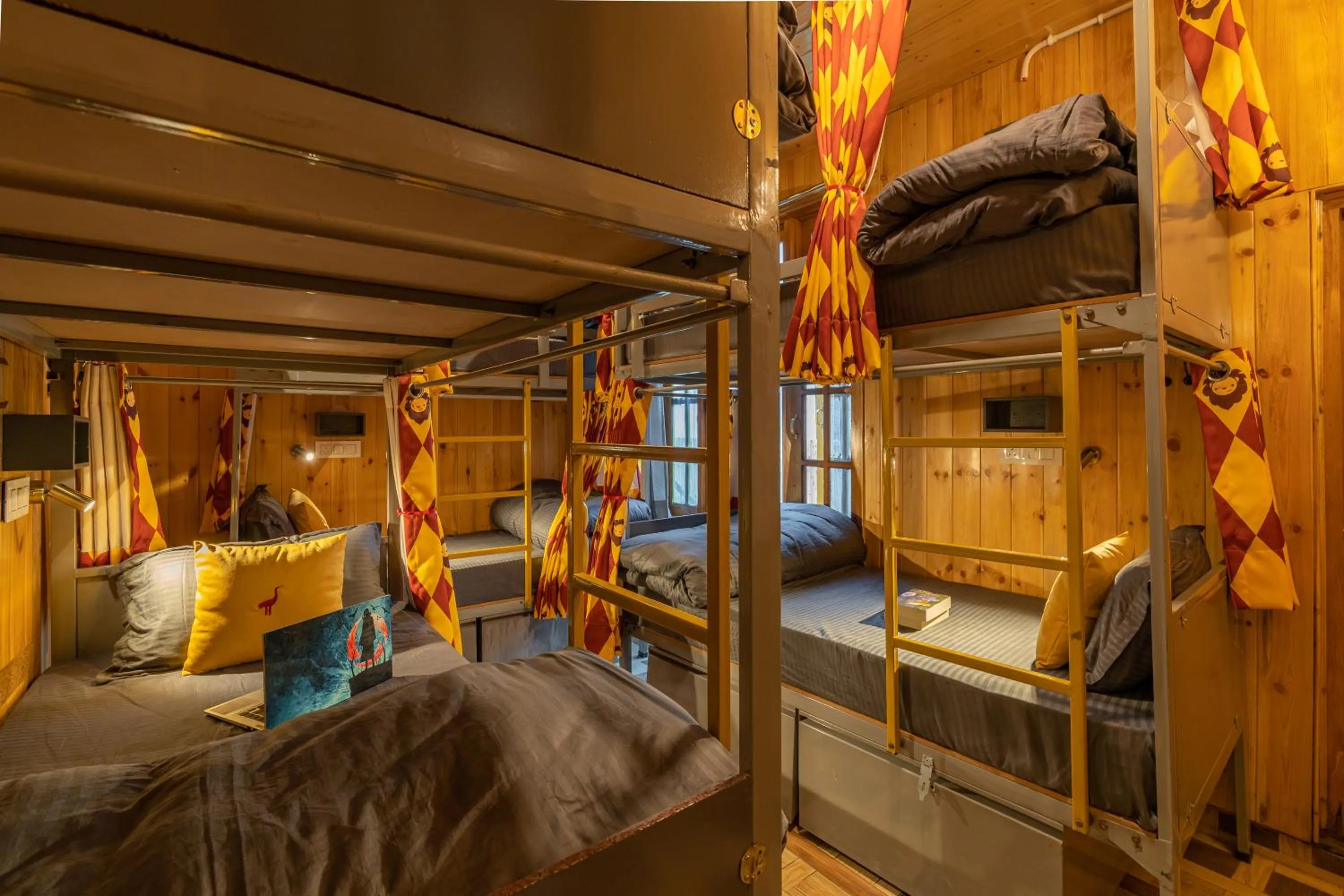 Bed in Whoopers Boutique Kasol