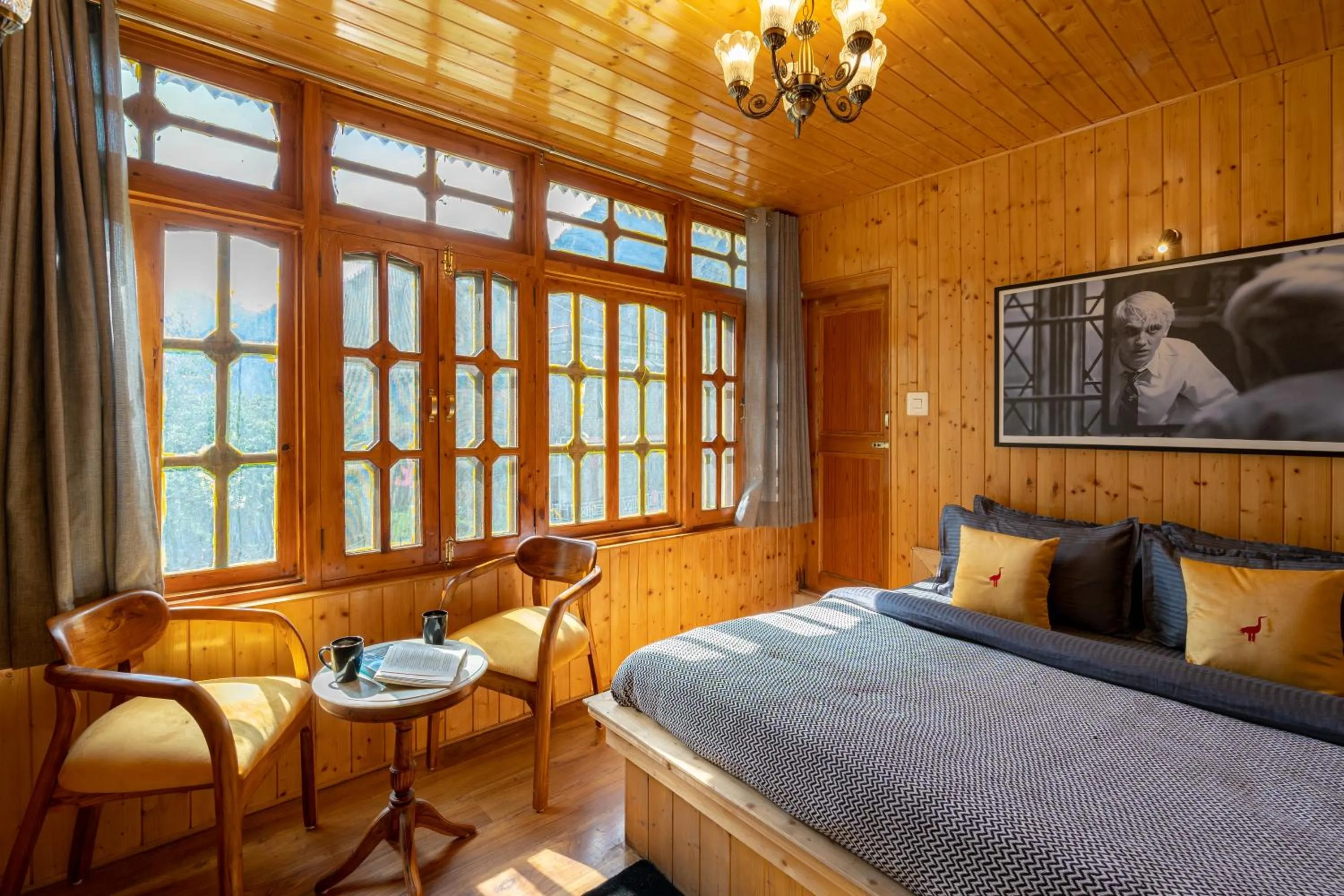 Bedroom, Bed in Whoopers Boutique Kasol