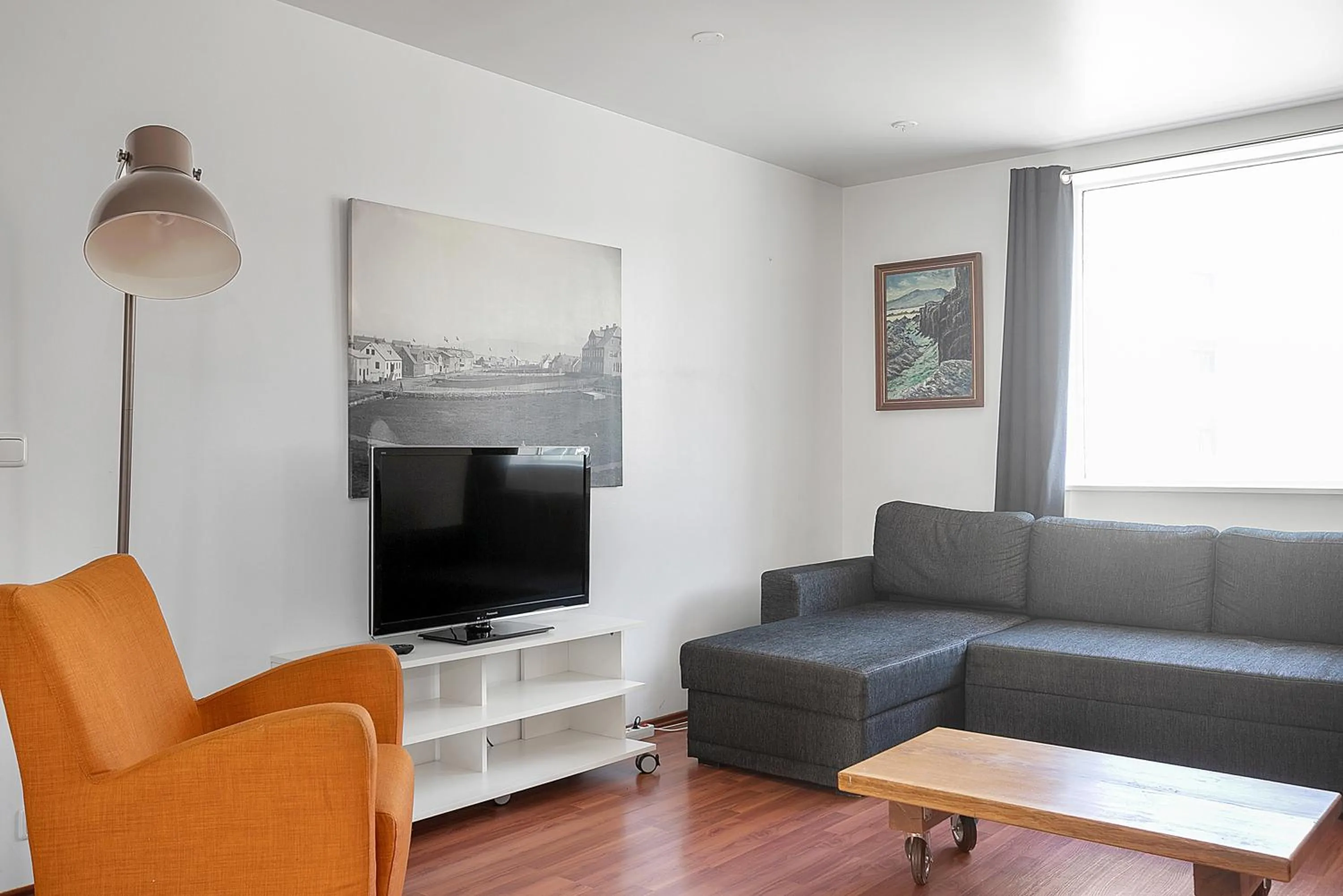 TV and multimedia in Stay Apartments Einholt