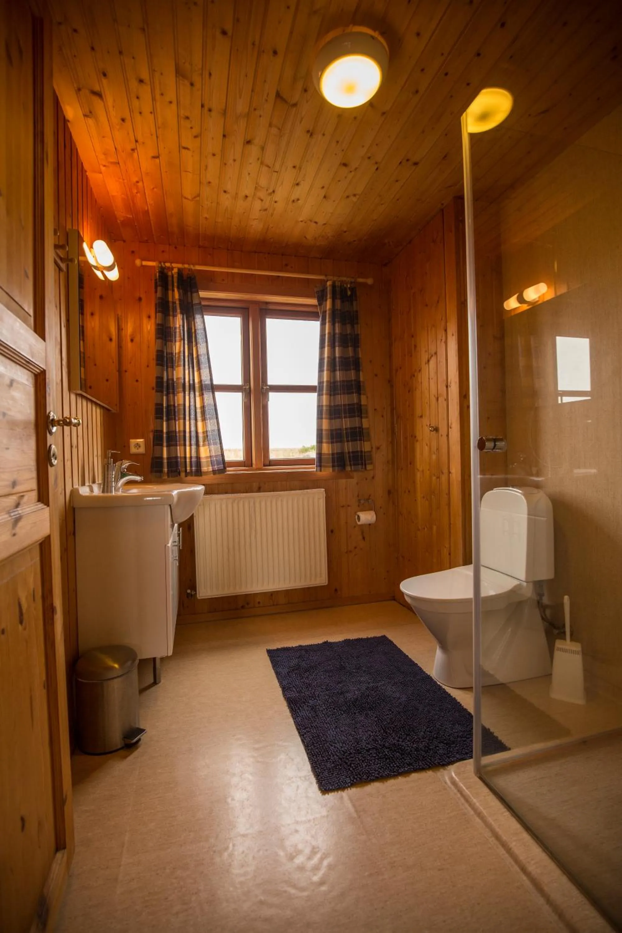 Shower in Hestasport Cottages