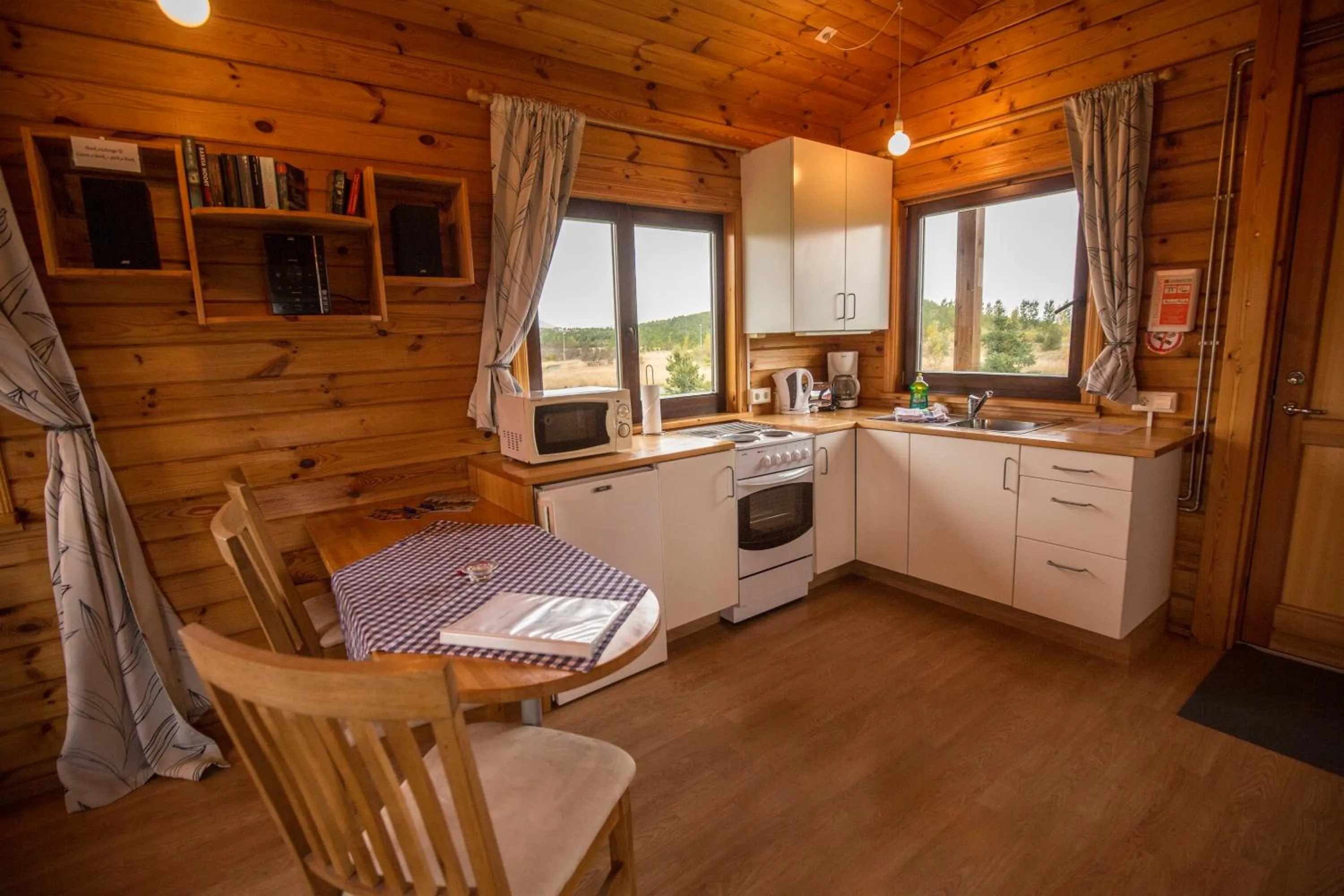 Kitchen or kitchenette in Hestasport Cottages
