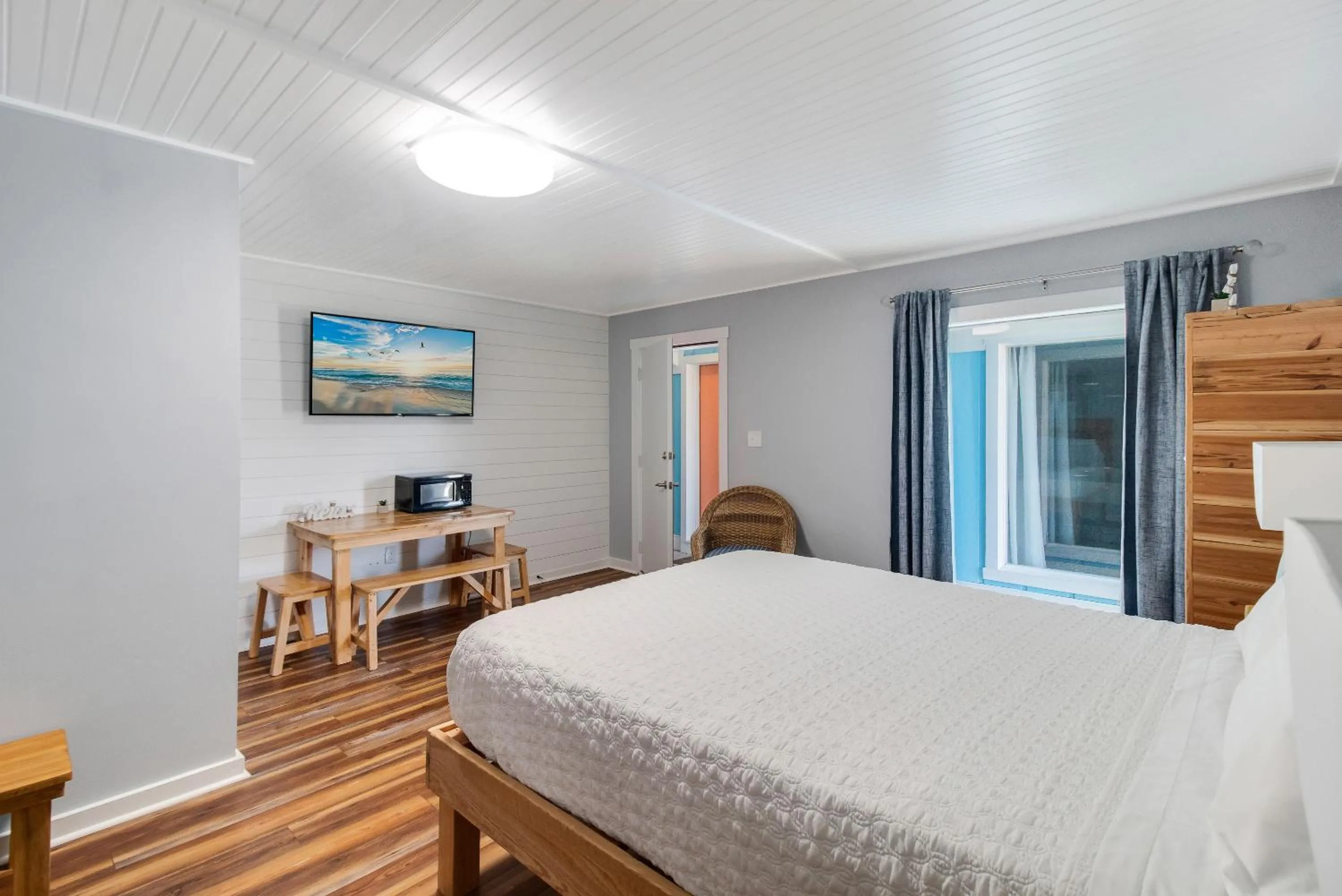 Bed in Anchor Inn Motel