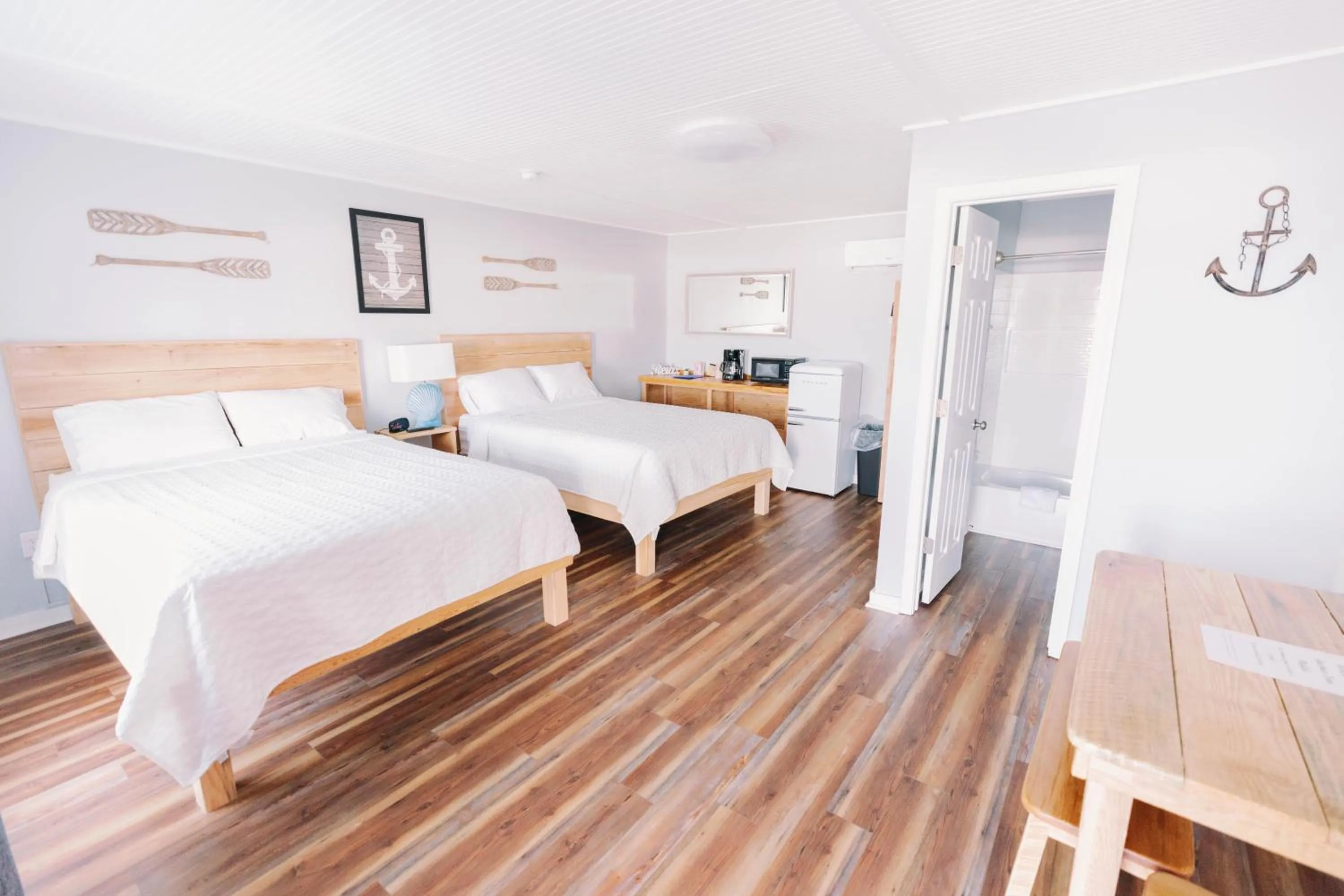 Bed in Anchor Inn Motel