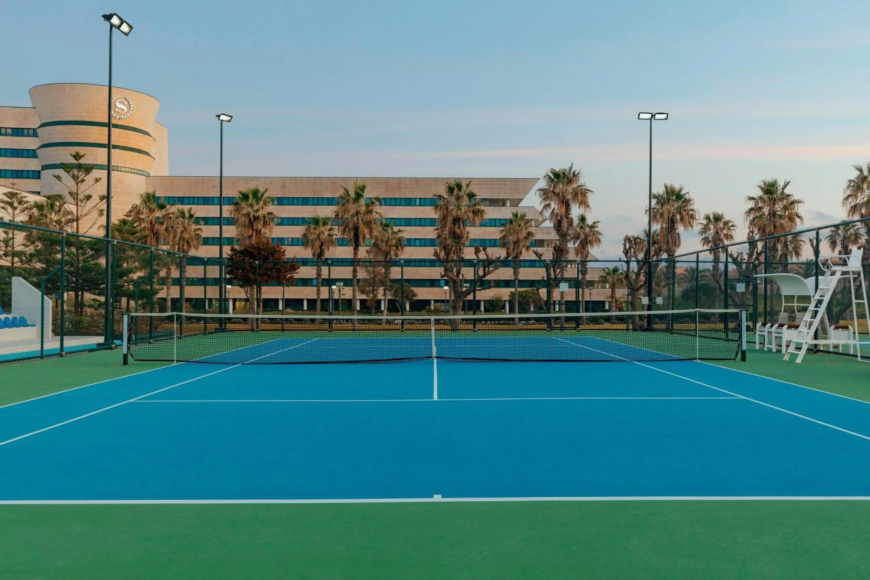 Tennis court in Sheraton Club des Pins Resort