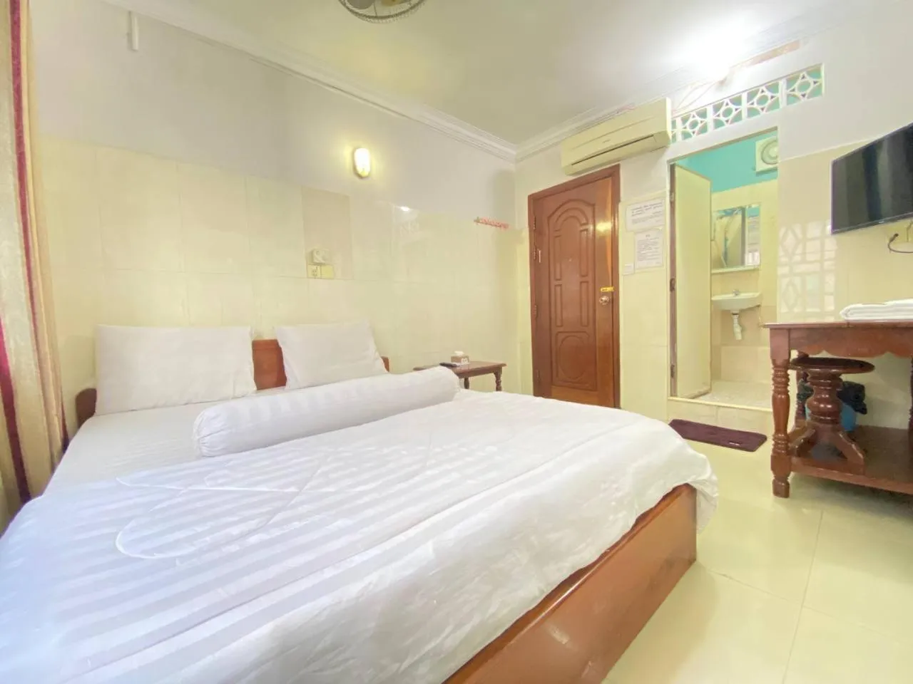 Bedroom, Bed in Empire House, Phnom Penh