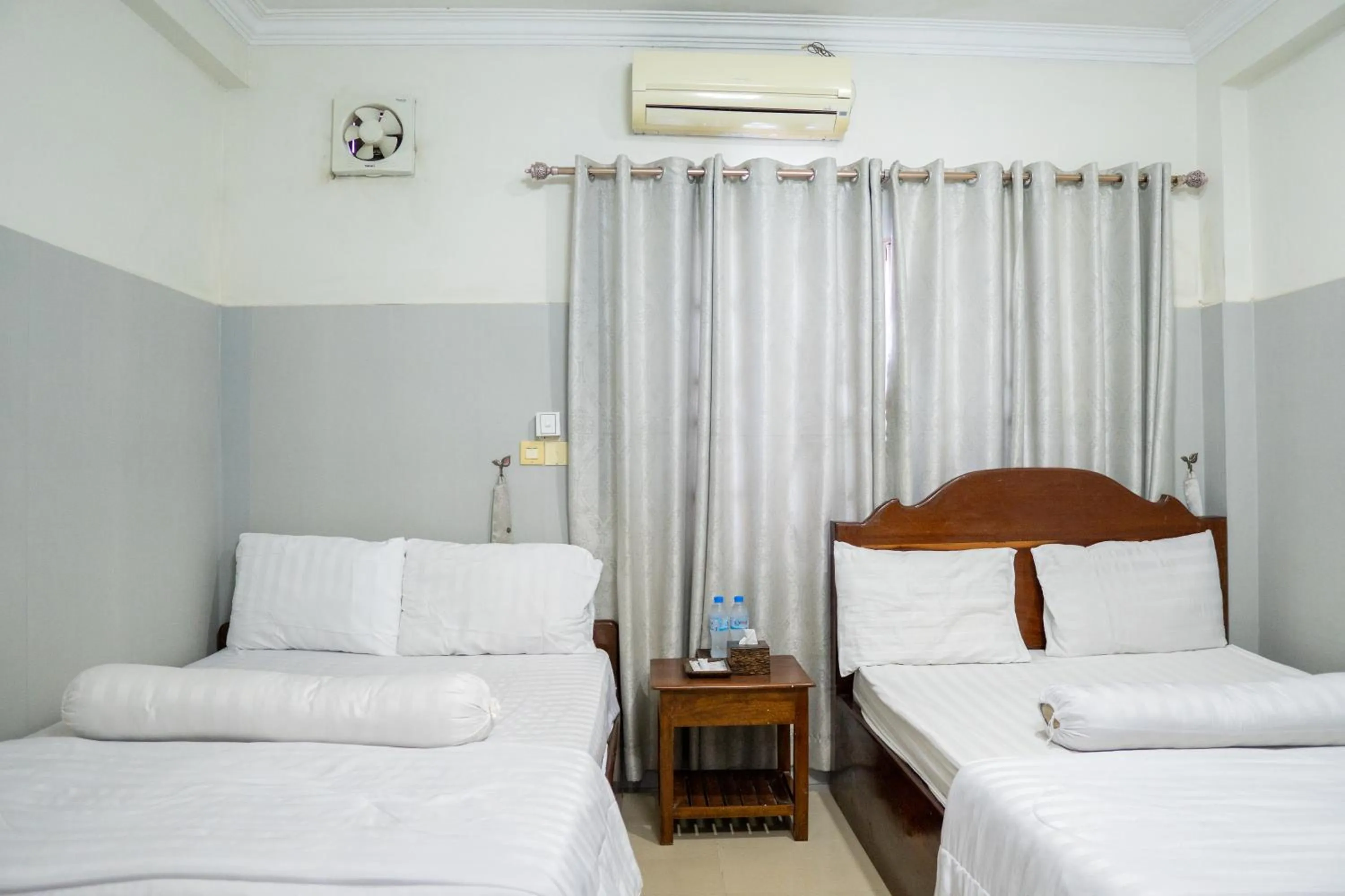 Photo of the whole room, Bed in Empire House, Phnom Penh